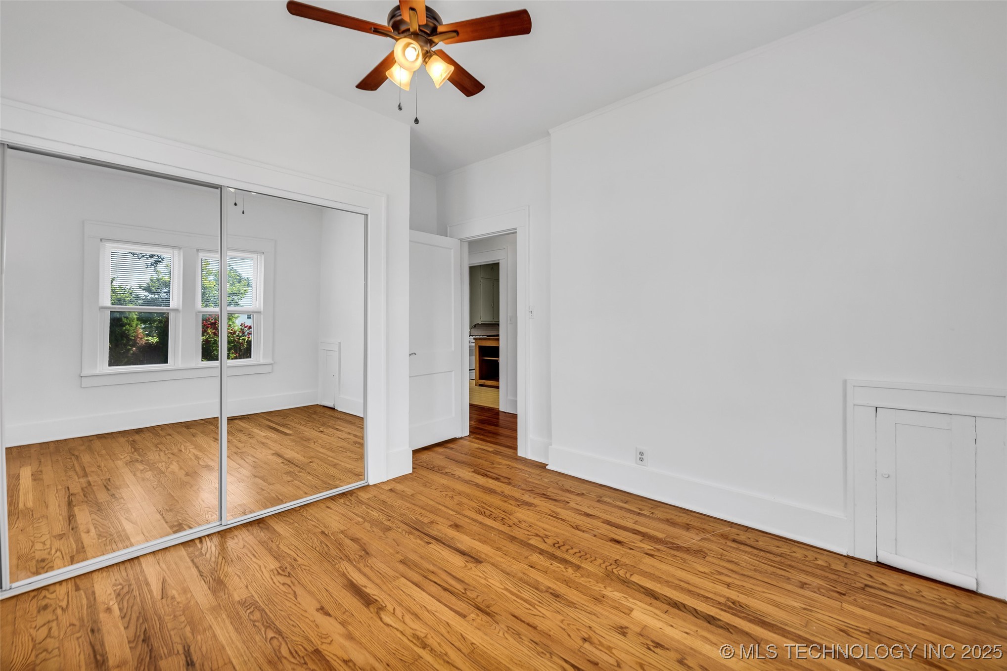 2734 E 14th Place