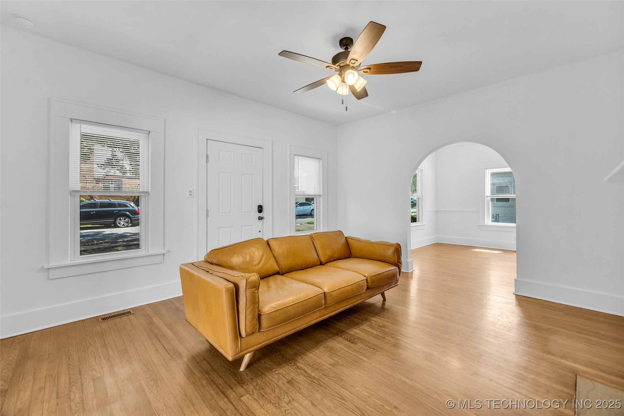 2734 E 14th Place