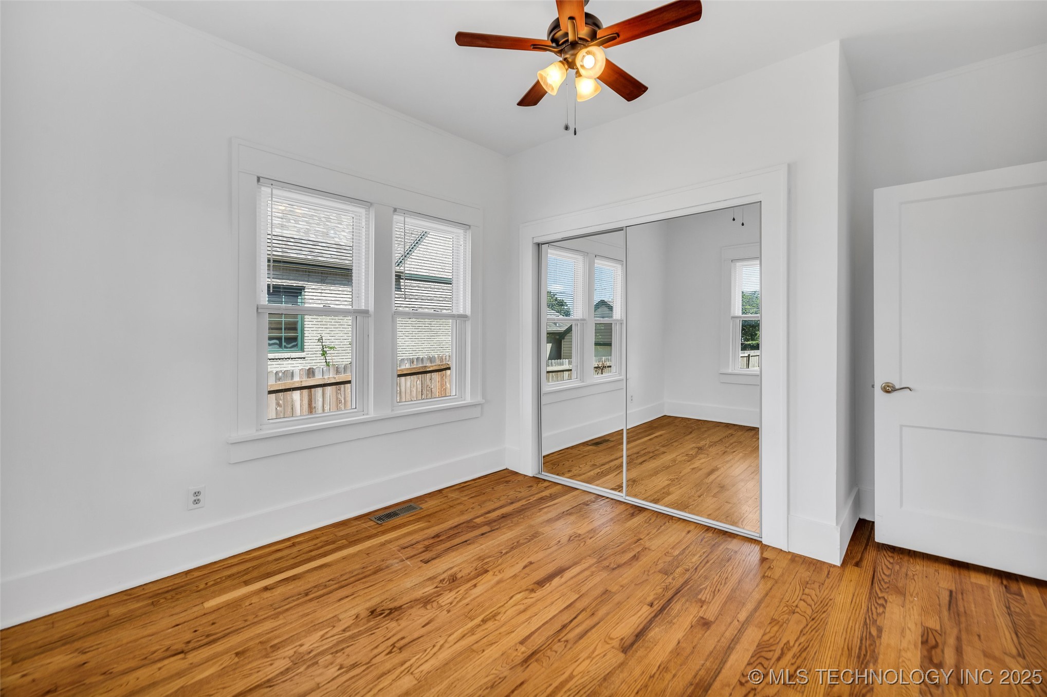 2734 E 14th Place