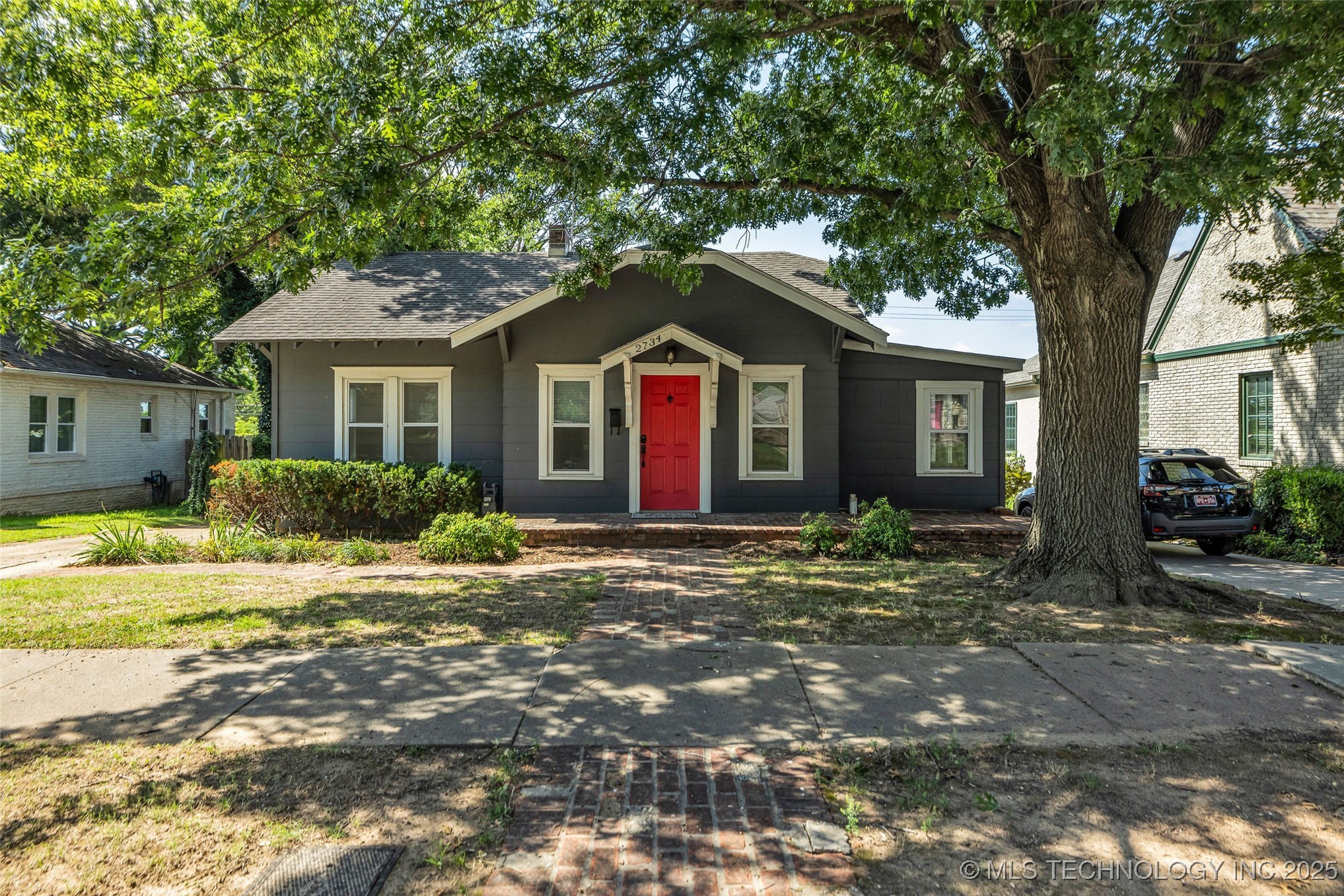2734 E 14th Place