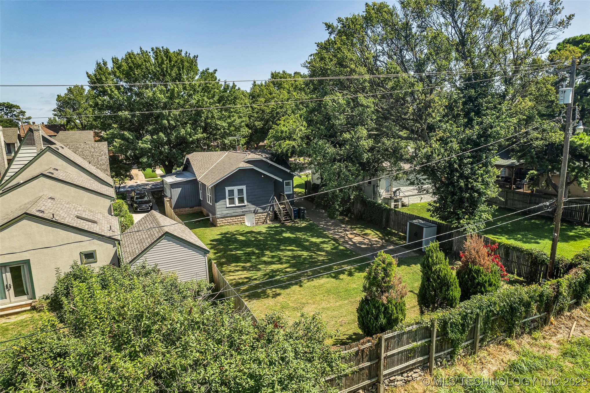 2734 E 14th Place