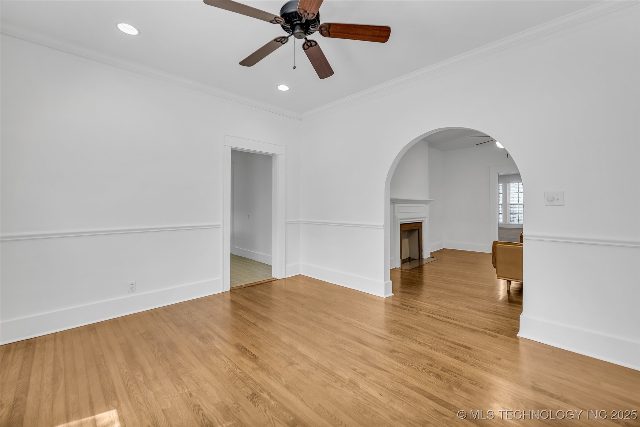 2734 E 14th Place