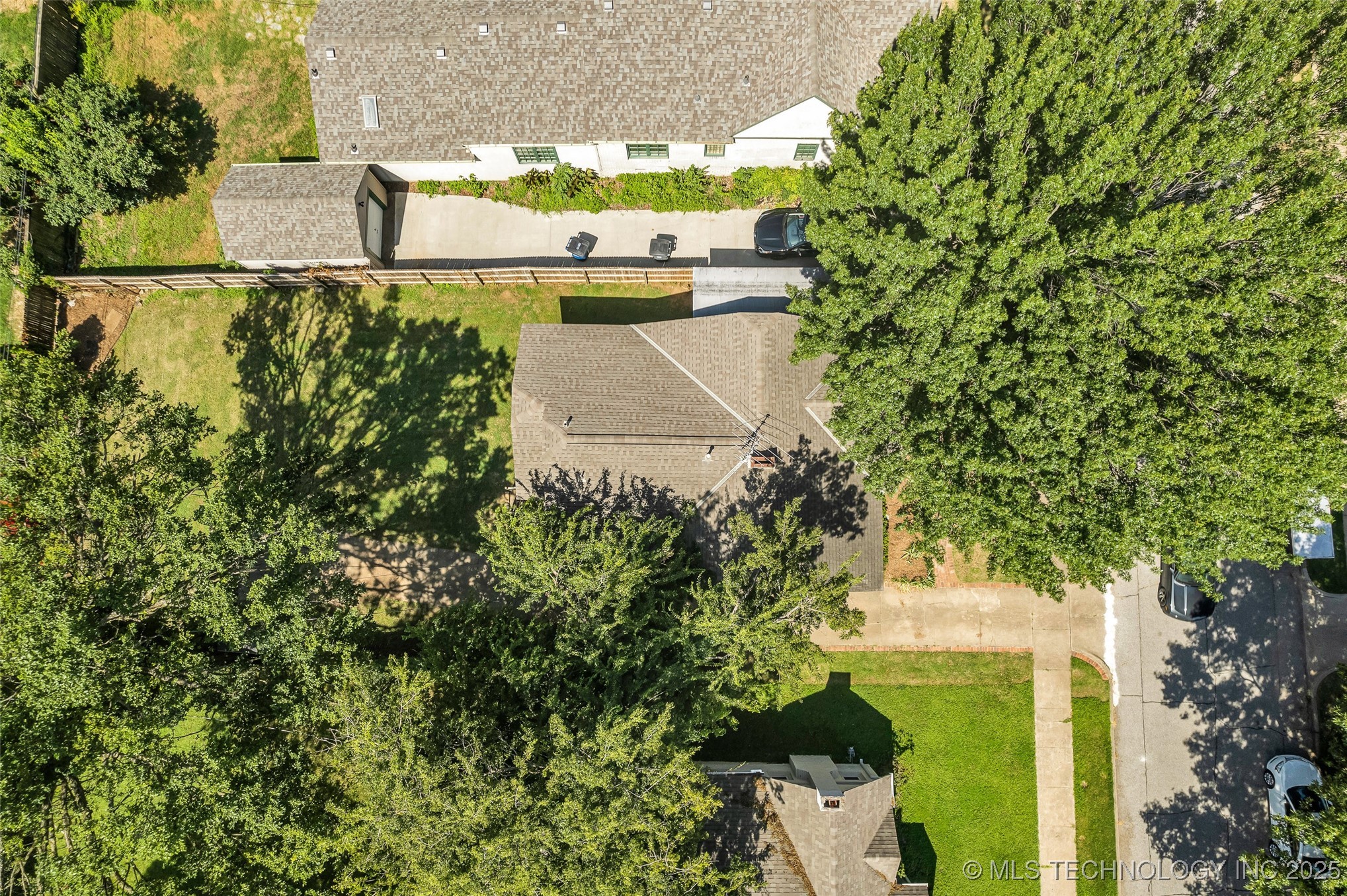 2734 E 14th Place