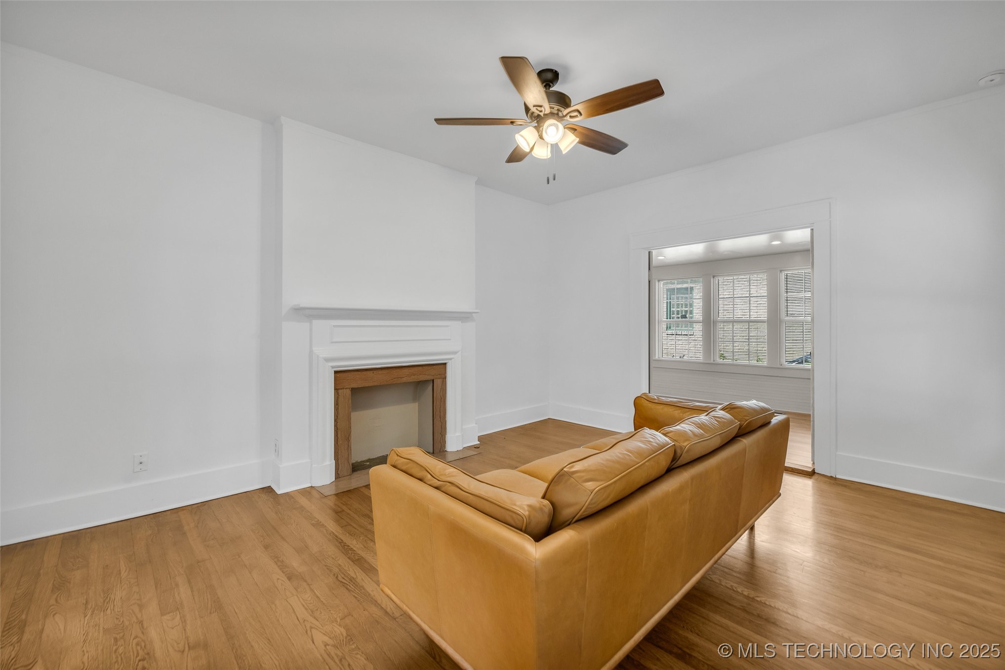 2734 E 14th Place