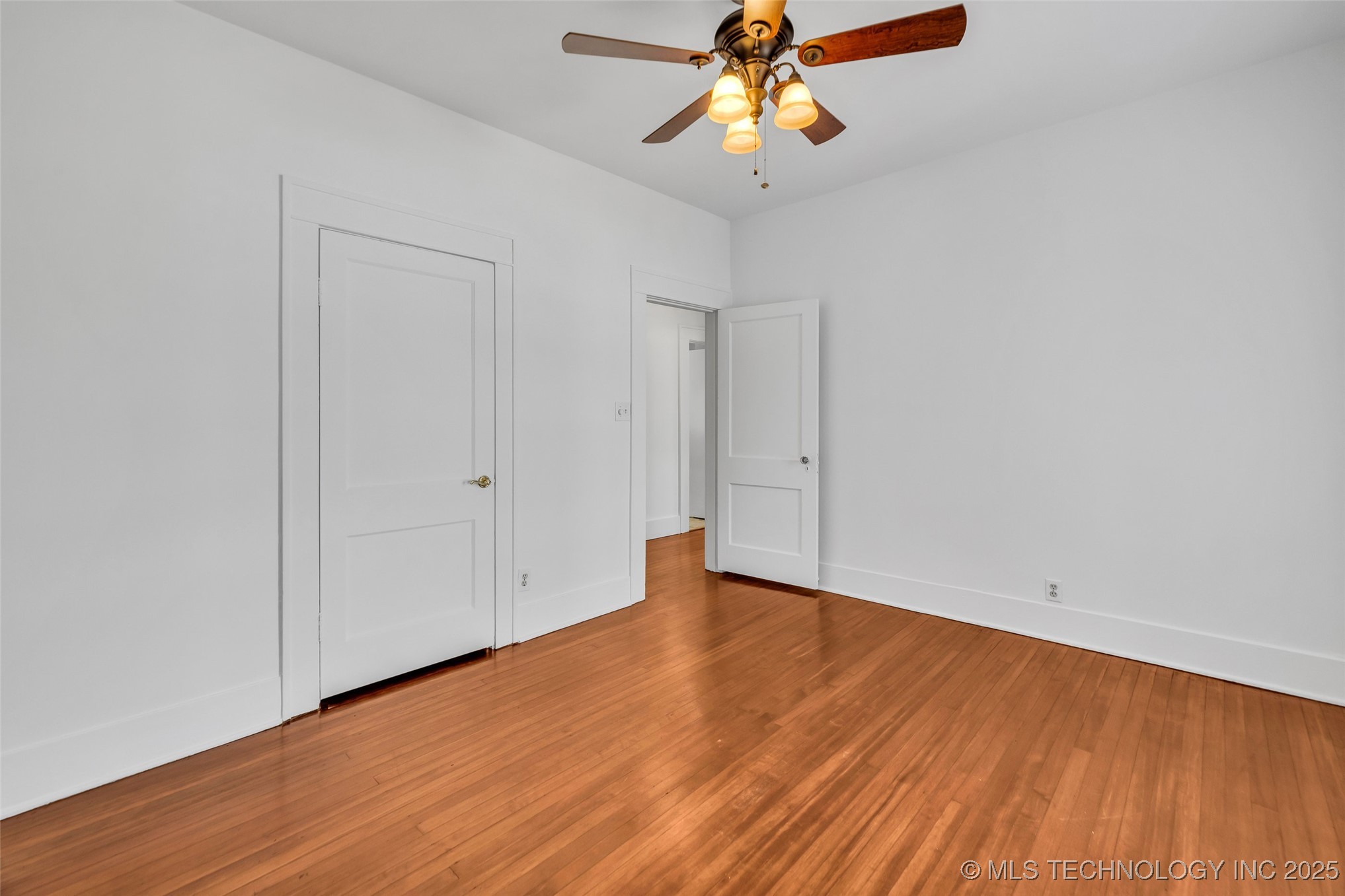 2734 E 14th Place