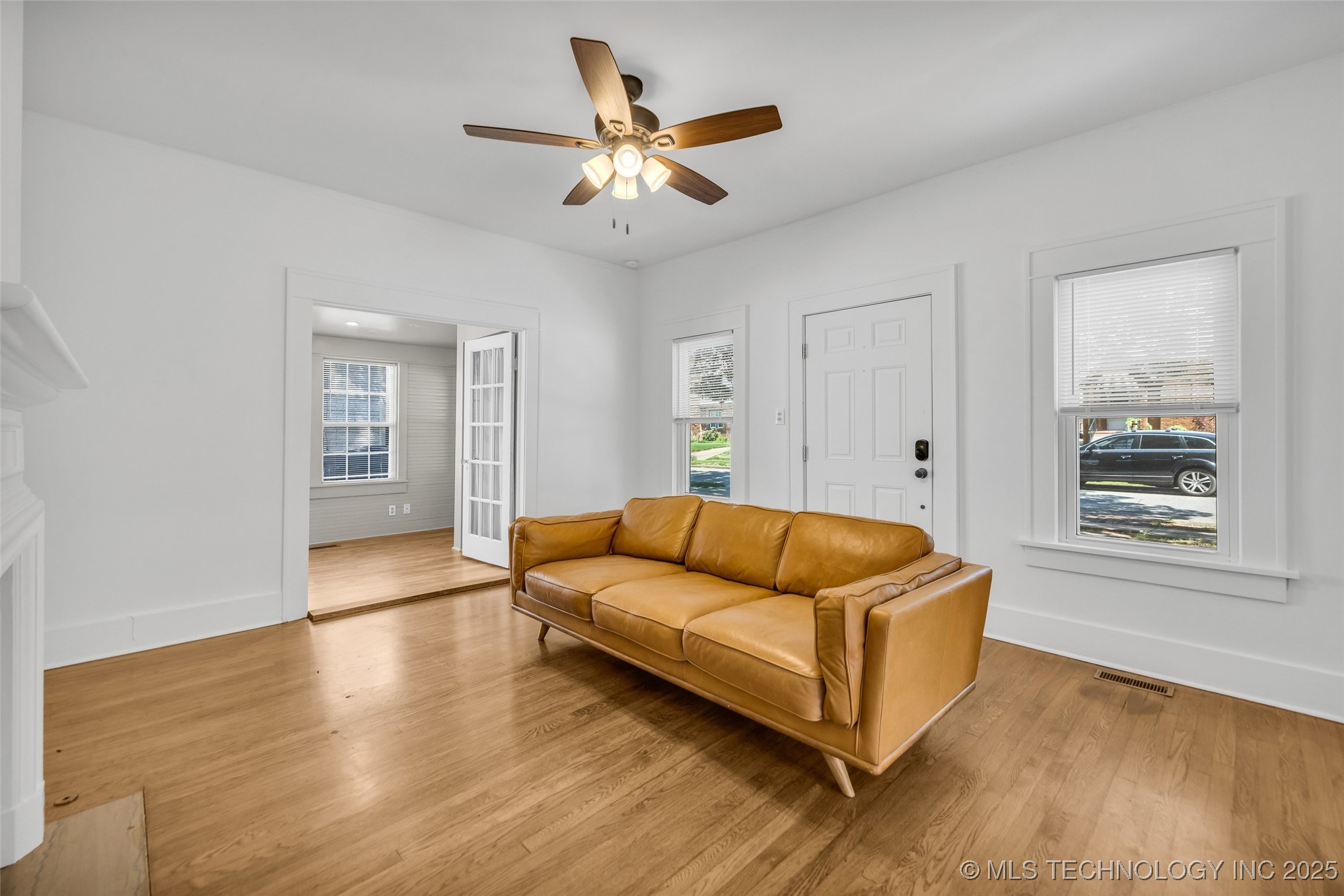 2734 E 14th Place