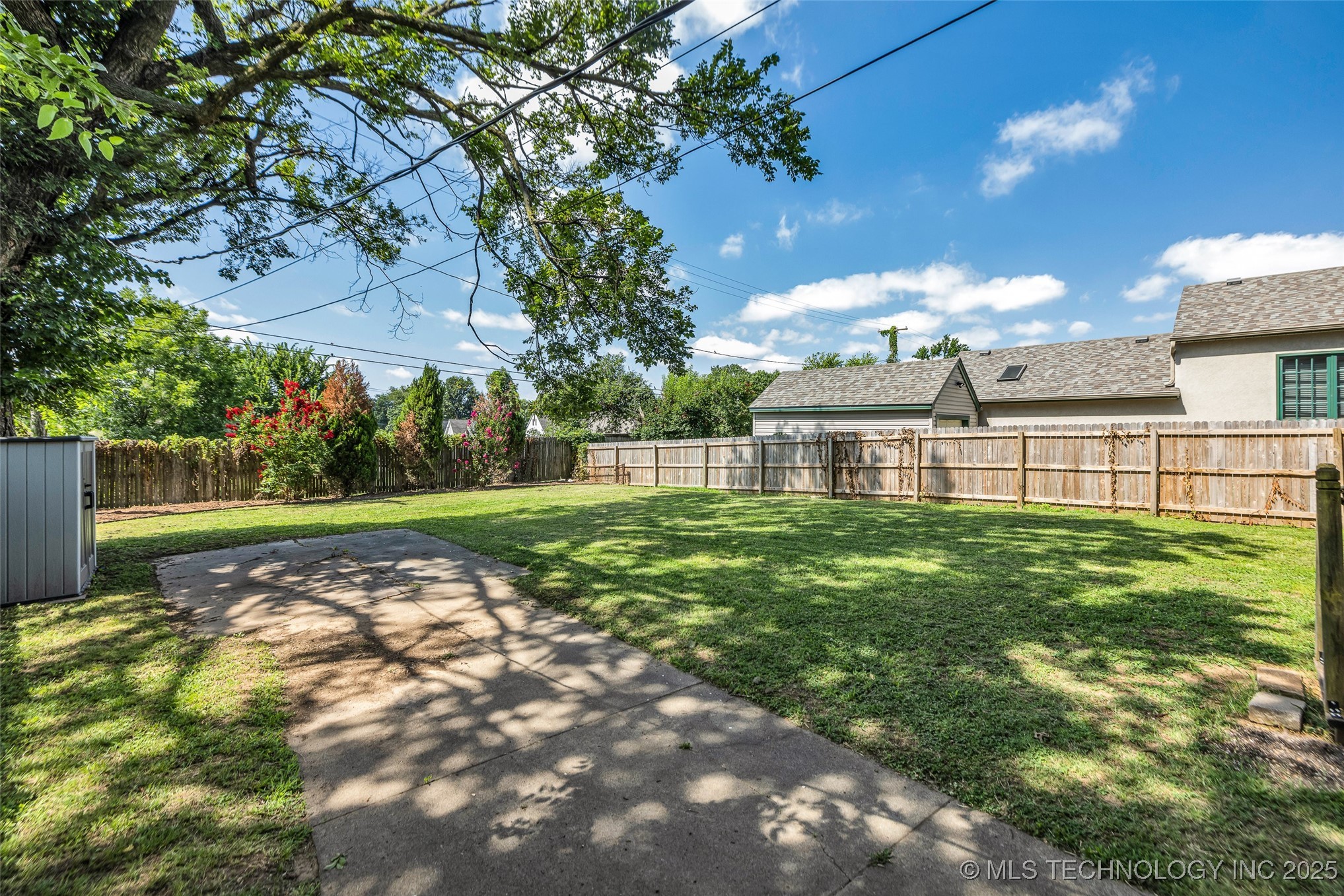 2734 E 14th Place