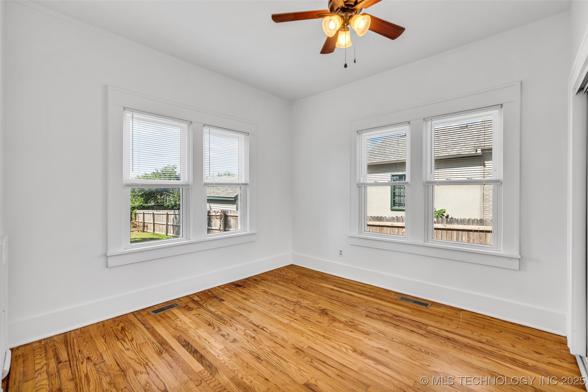2734 E 14th Place