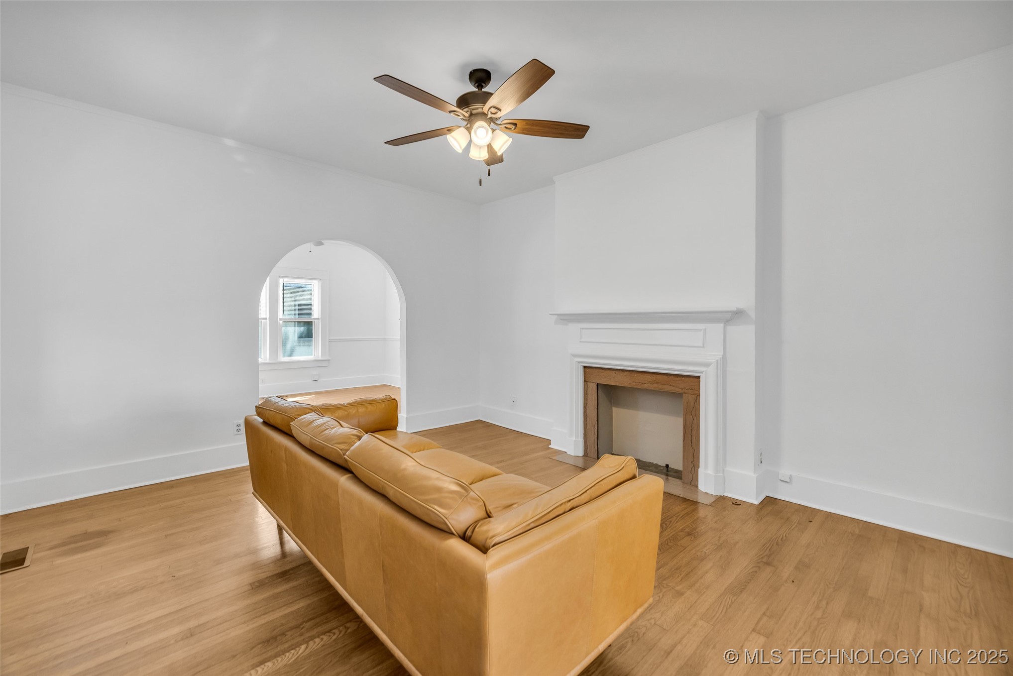 2734 E 14th Place
