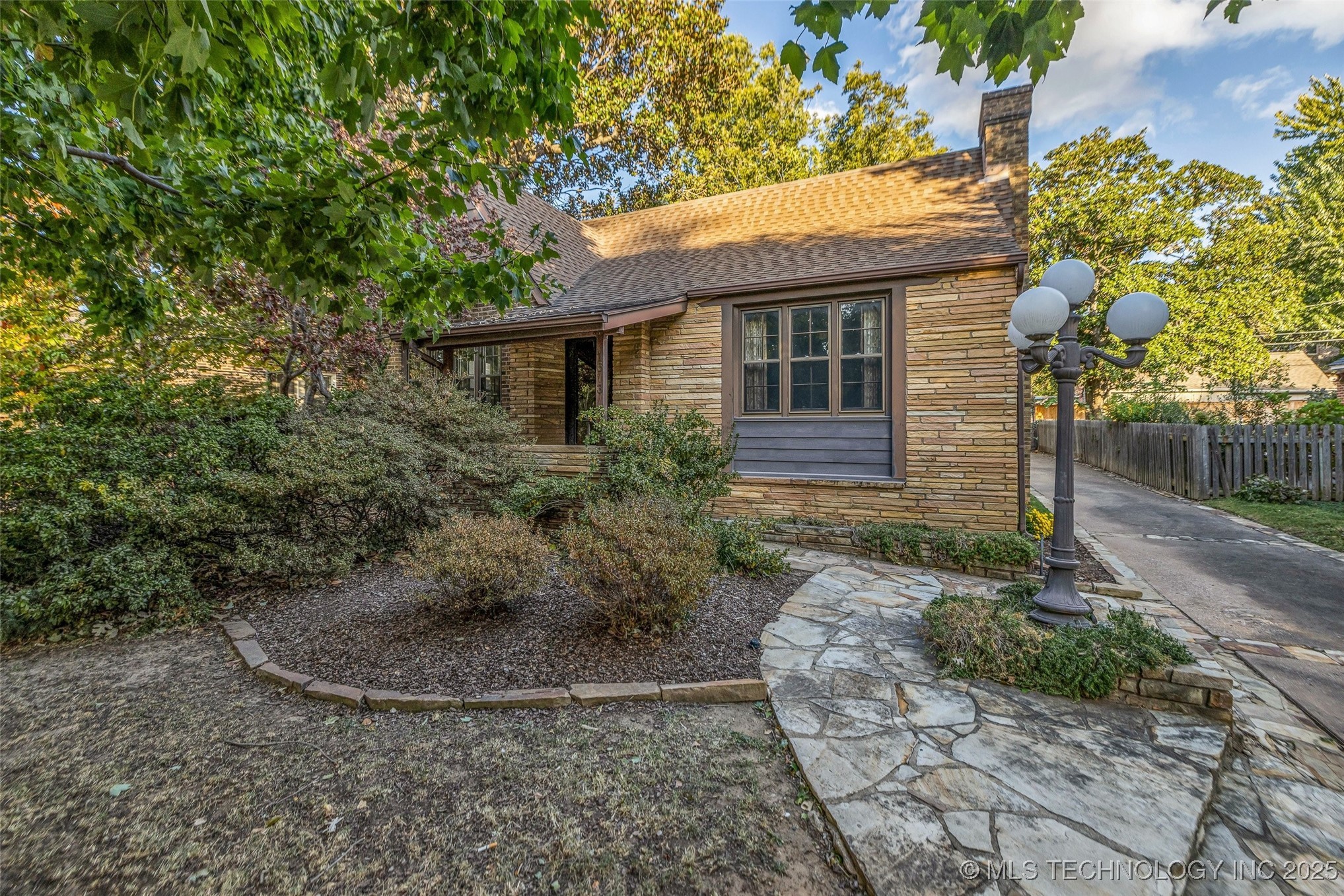 1613 Delaware Avenue