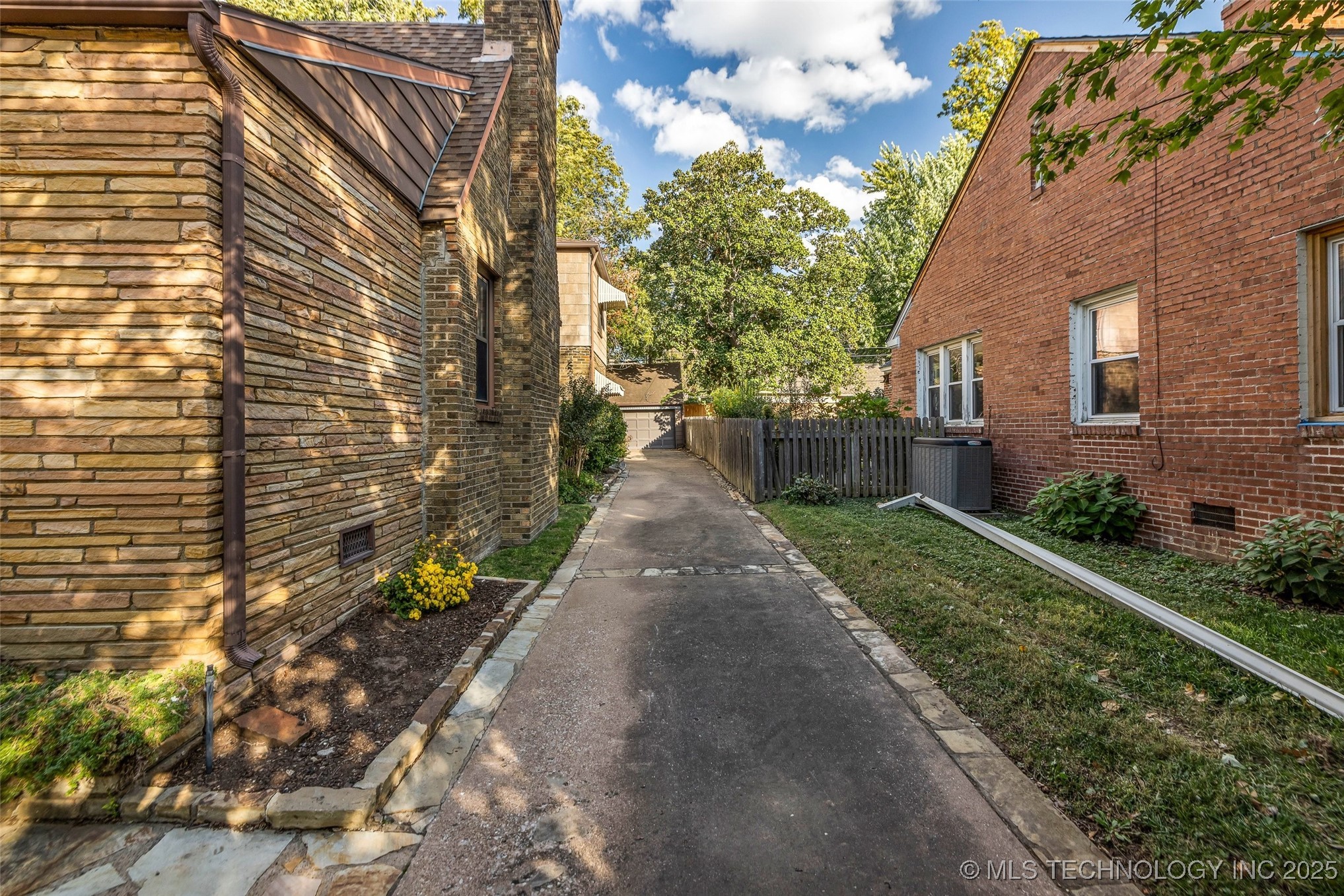 1613 Delaware Avenue