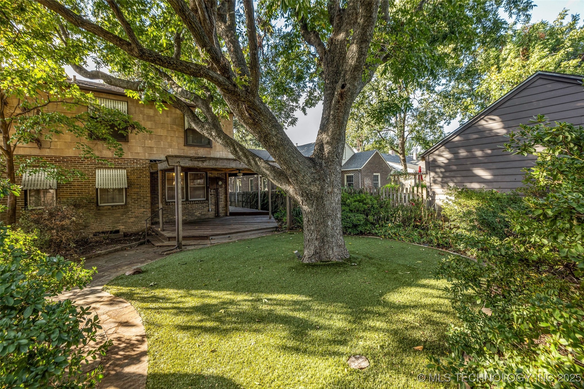 1613 Delaware Avenue