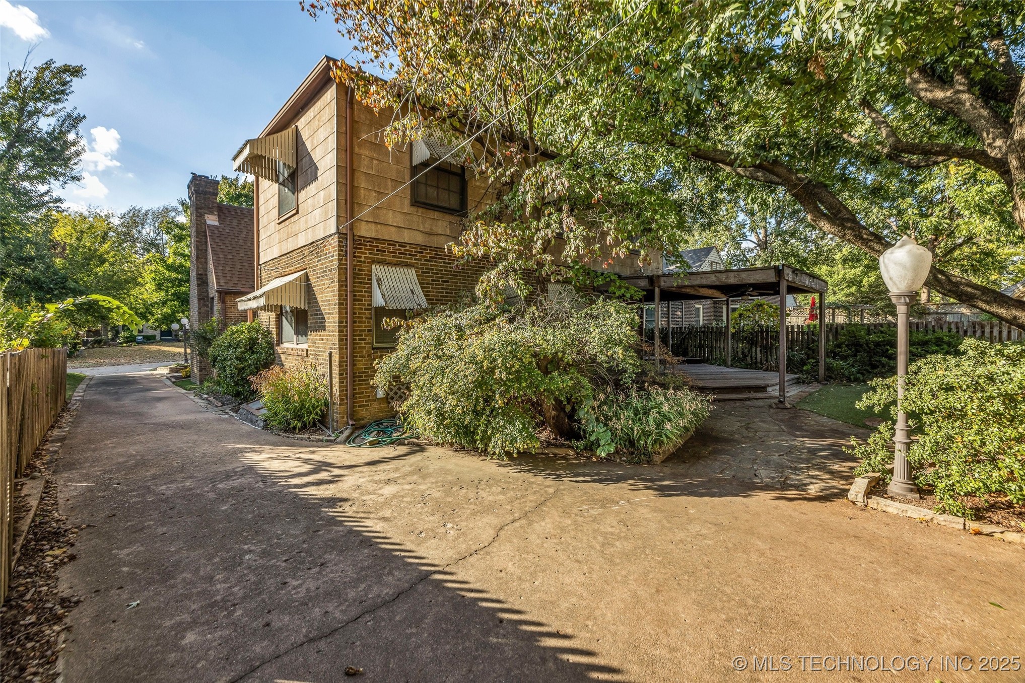 1613 Delaware Avenue