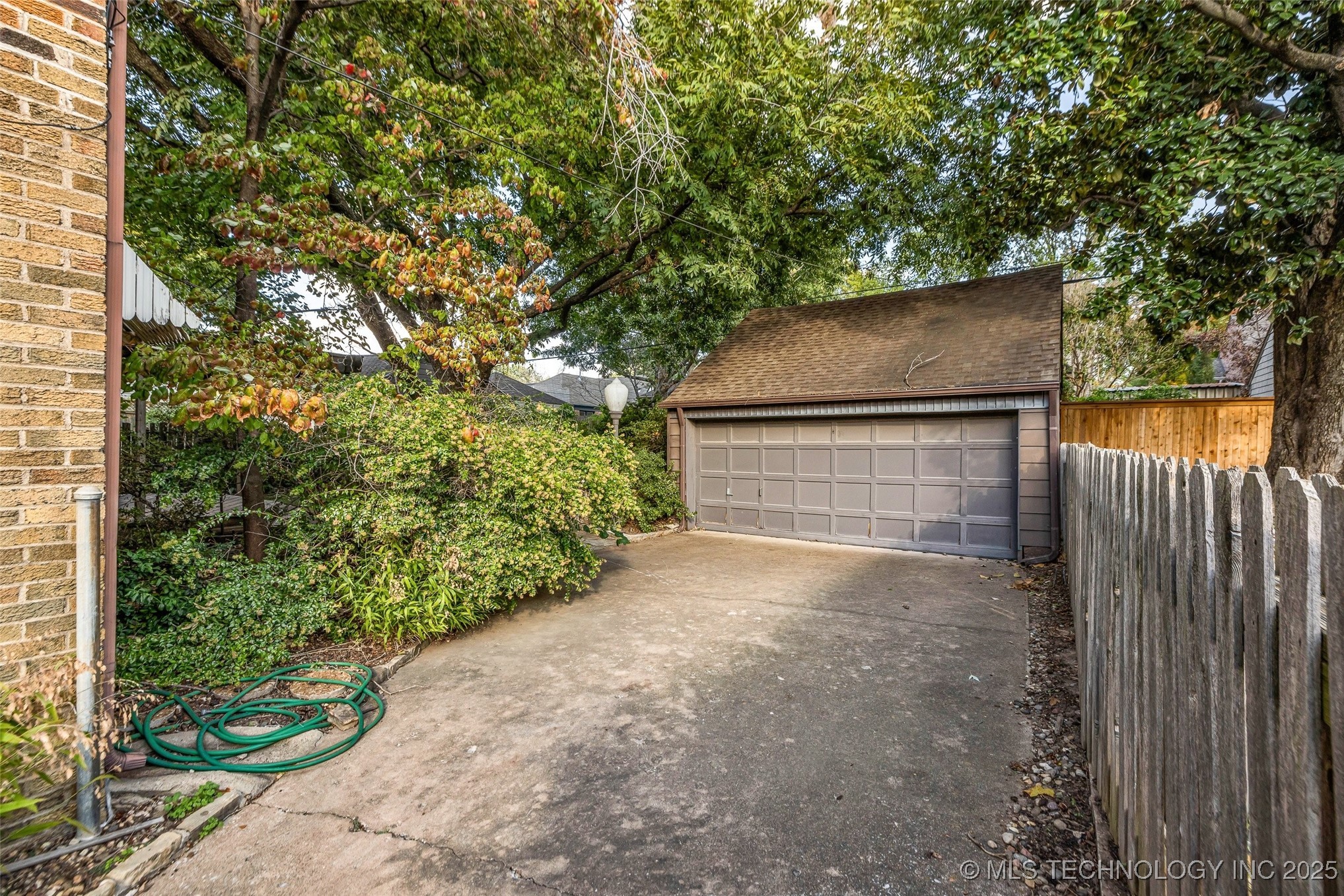 1613 Delaware Avenue