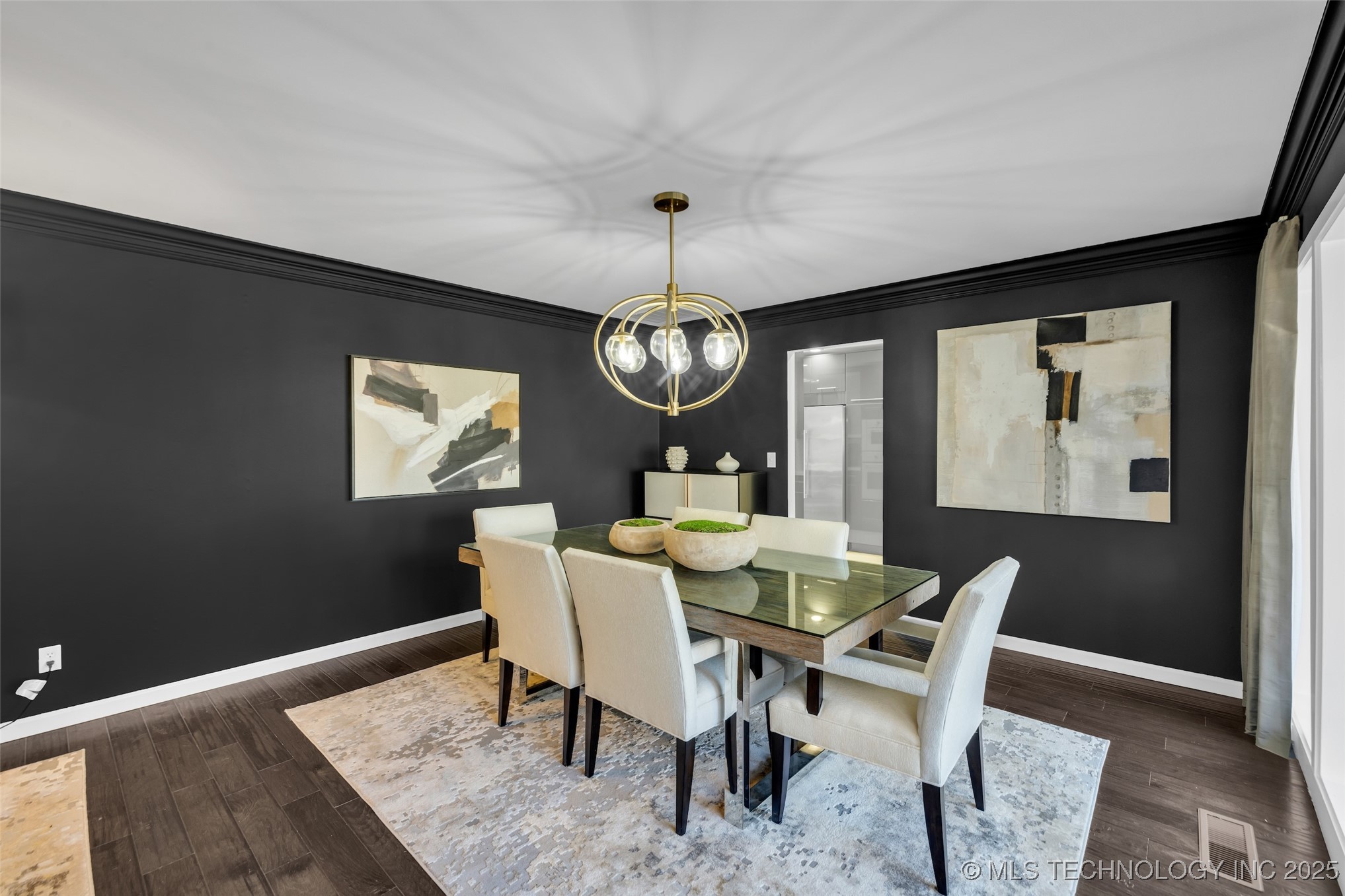 6129 S Knoxville Avenue