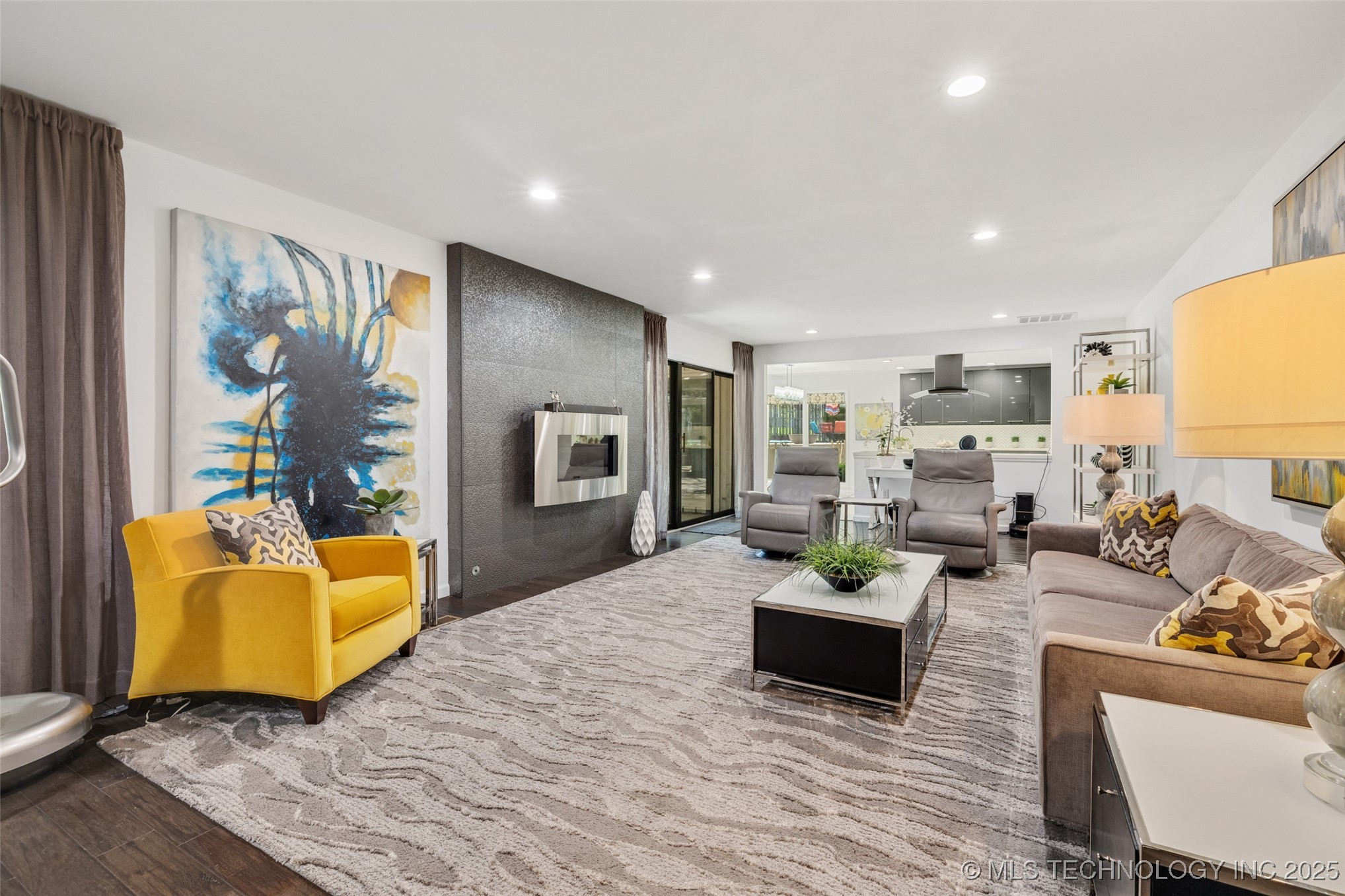 6129 S Knoxville Avenue