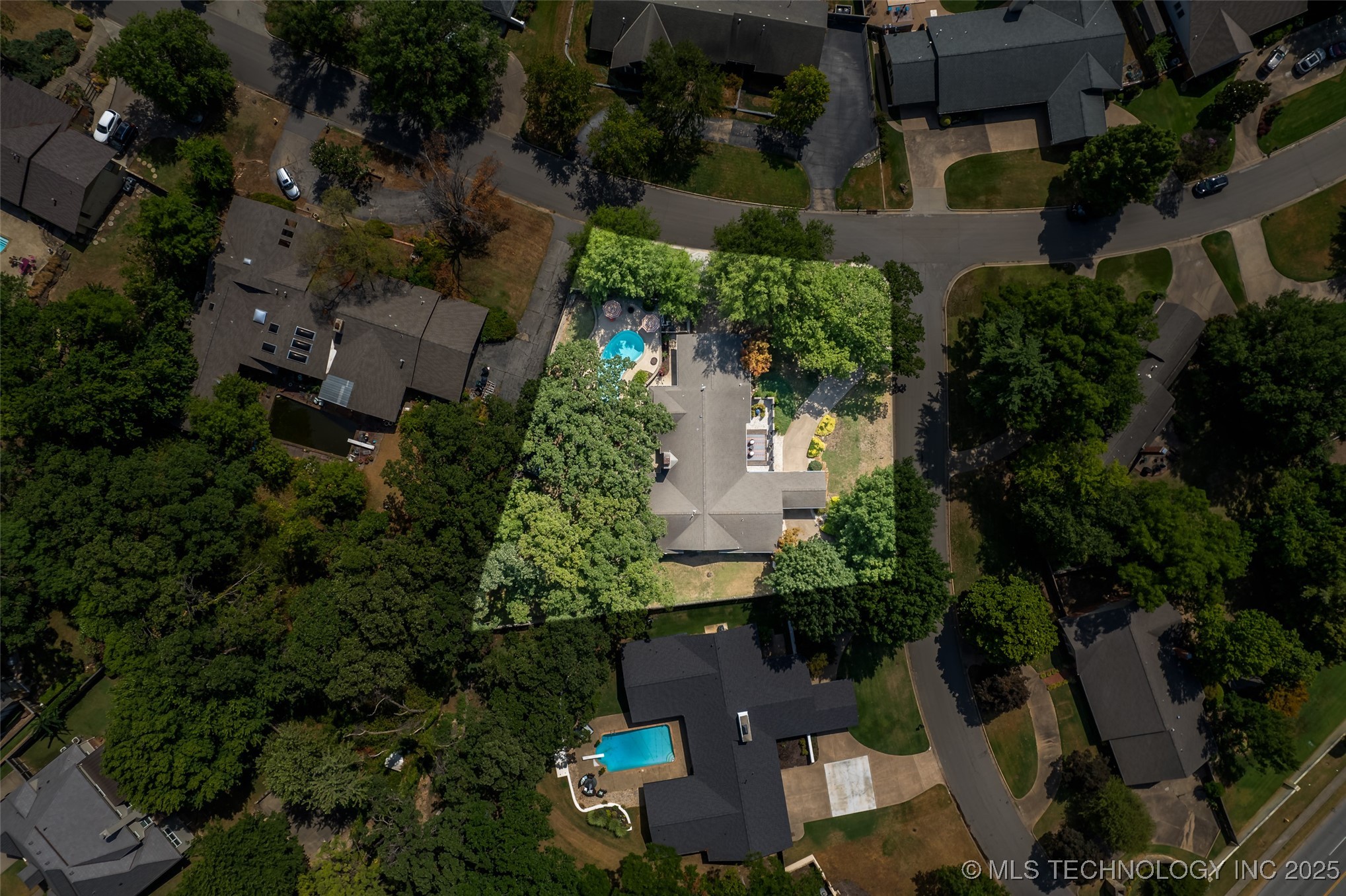 6129 S Knoxville Avenue