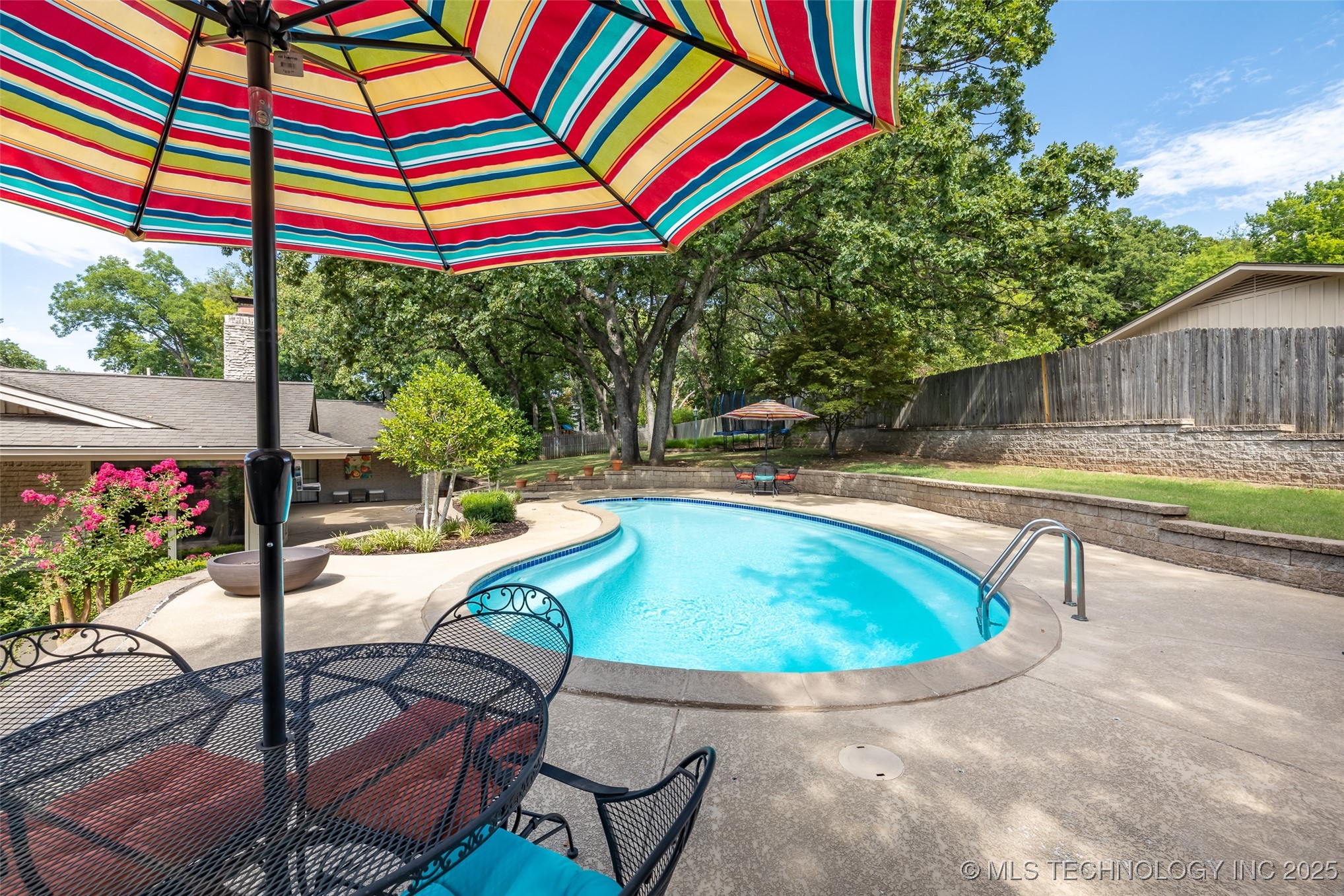 6129 S Knoxville Avenue