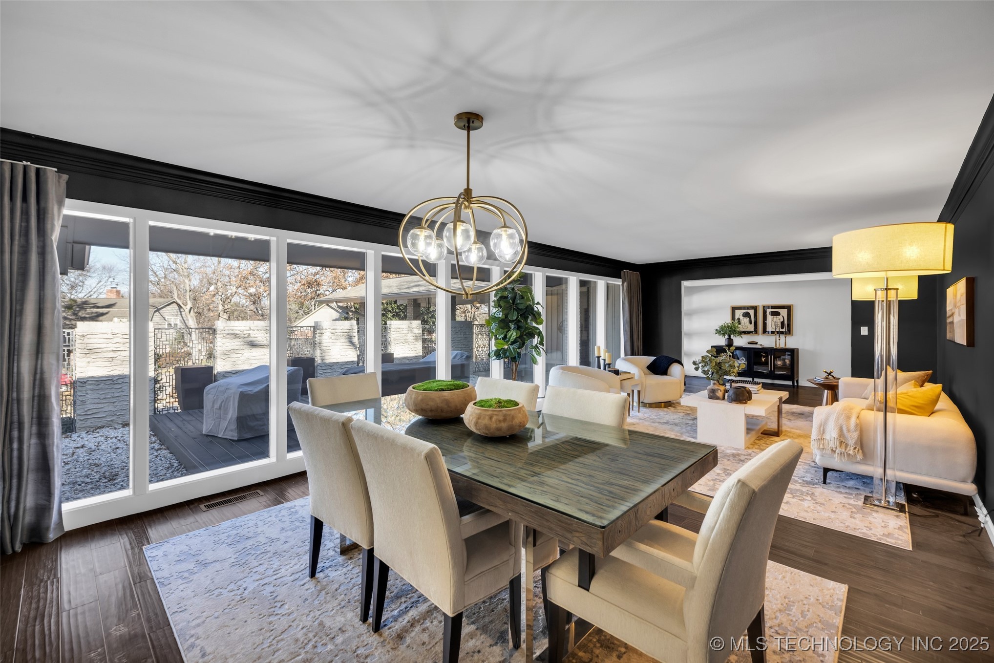 6129 S Knoxville Avenue