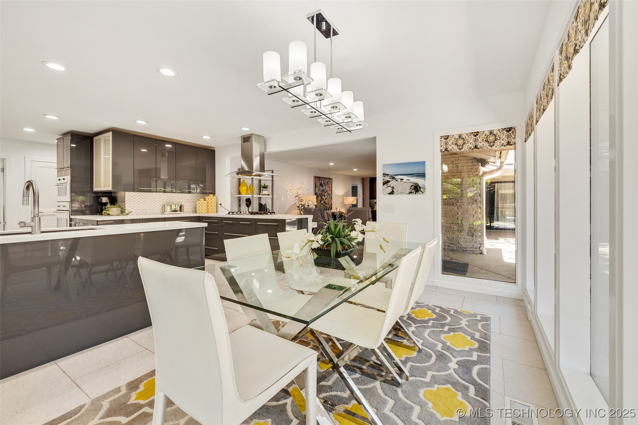 6129 S Knoxville Avenue