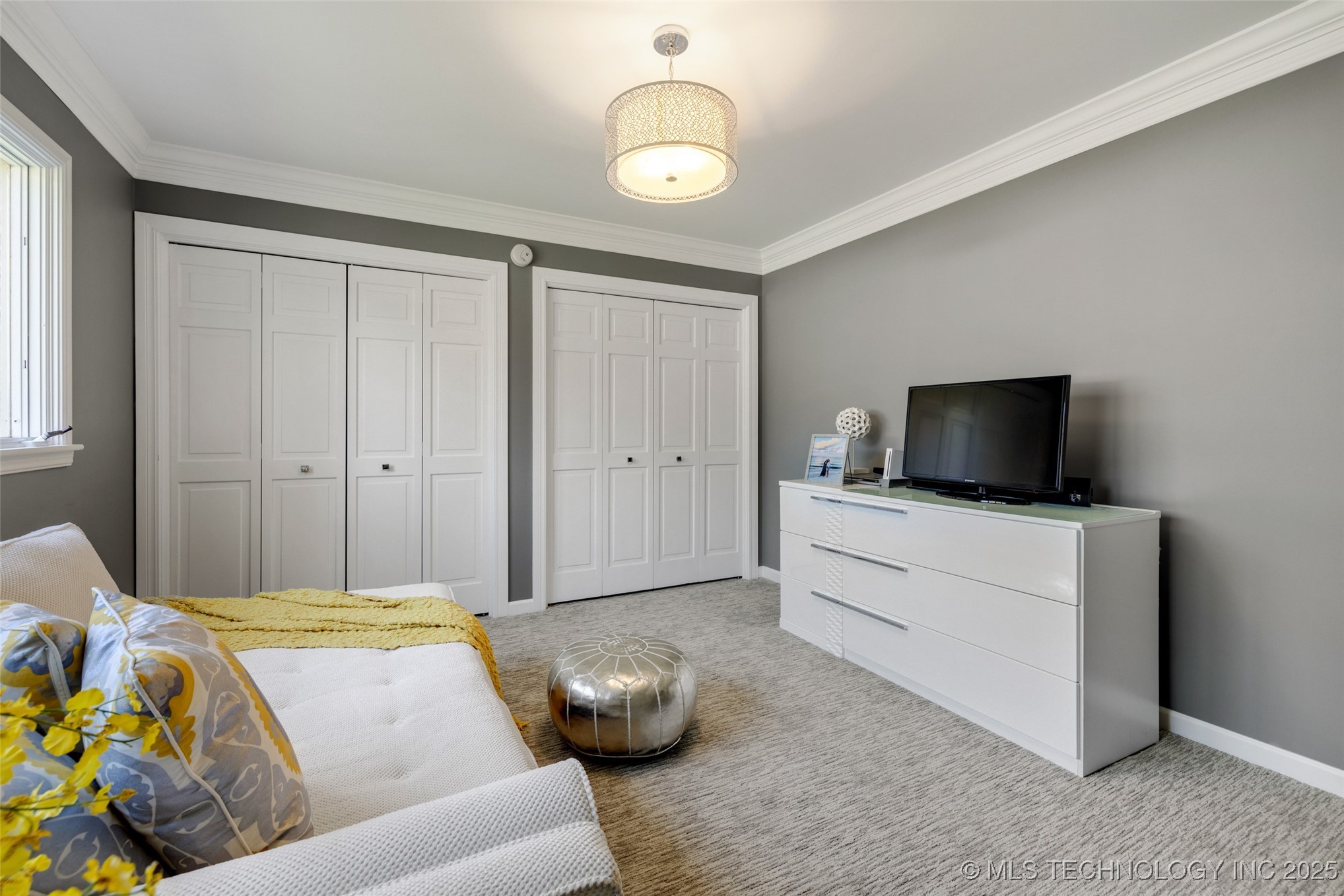 6129 S Knoxville Avenue