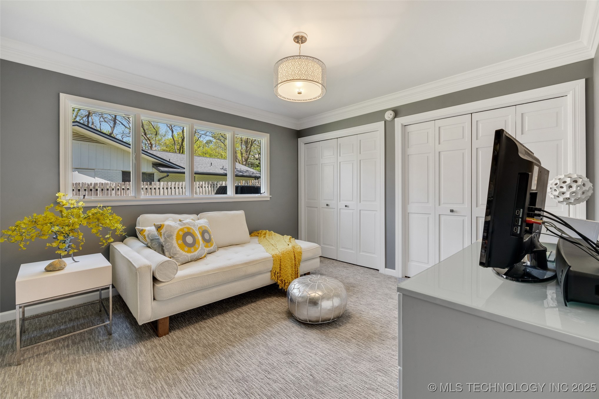 6129 S Knoxville Avenue