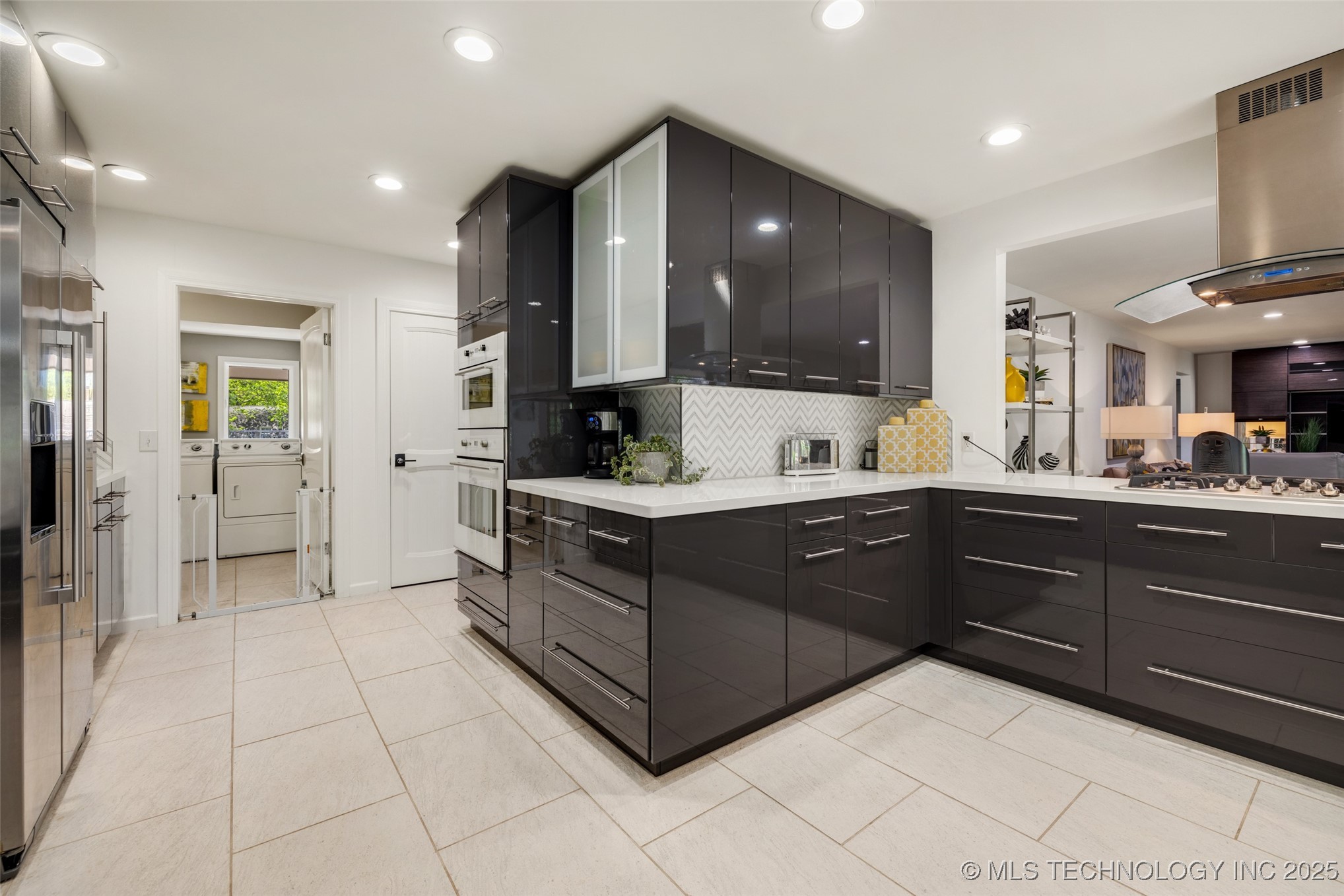 6129 S Knoxville Avenue