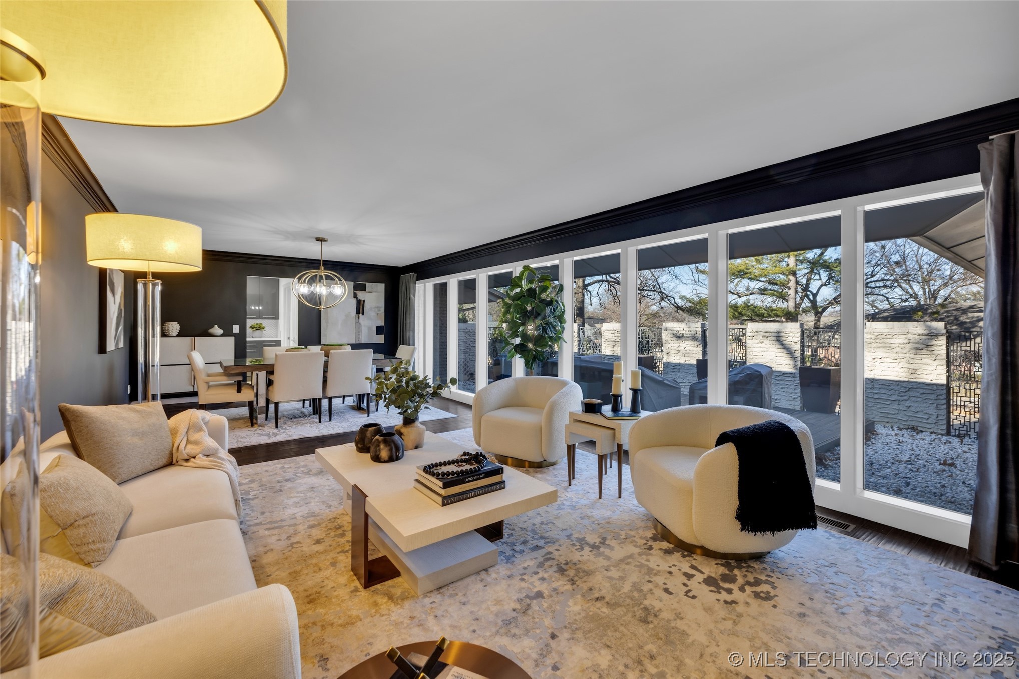 6129 S Knoxville Avenue