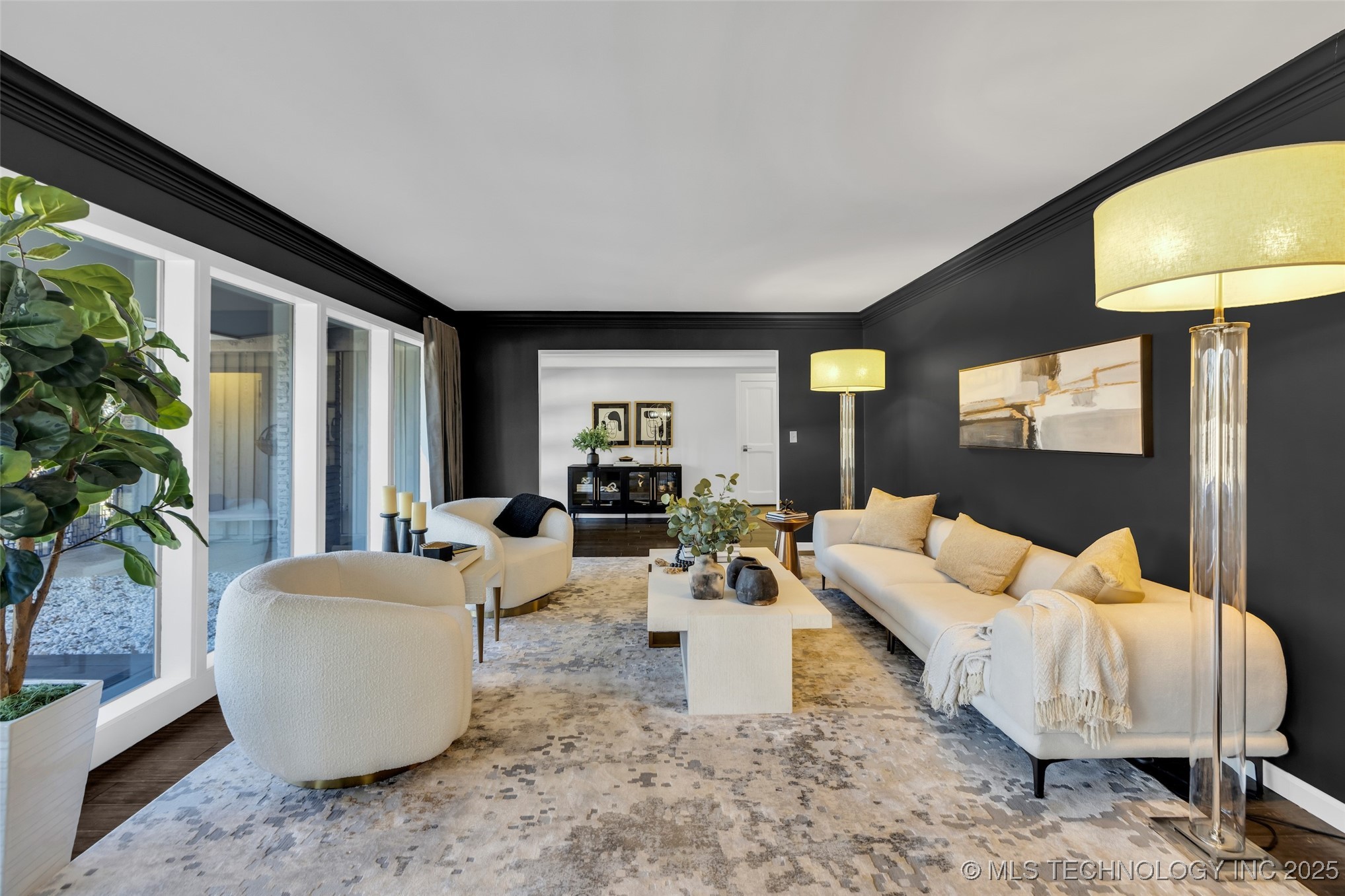 6129 S Knoxville Avenue