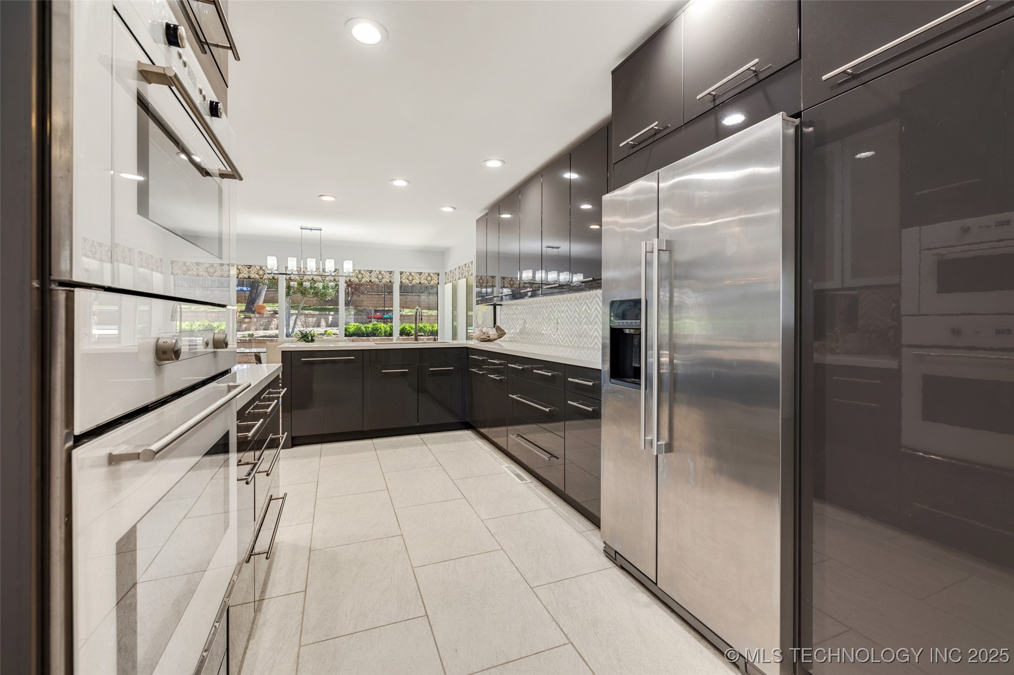 6129 S Knoxville Avenue