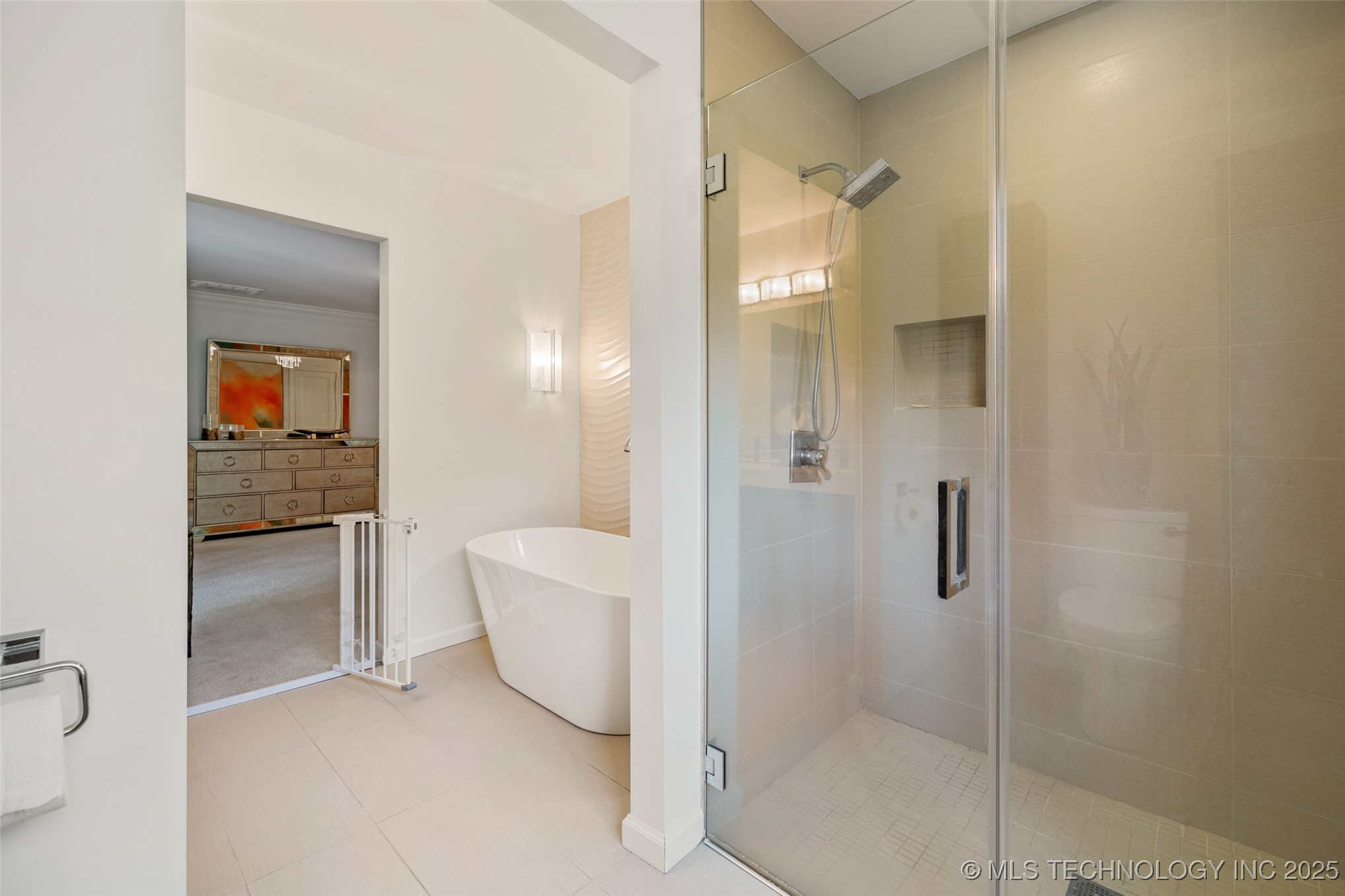 6129 S Knoxville Avenue