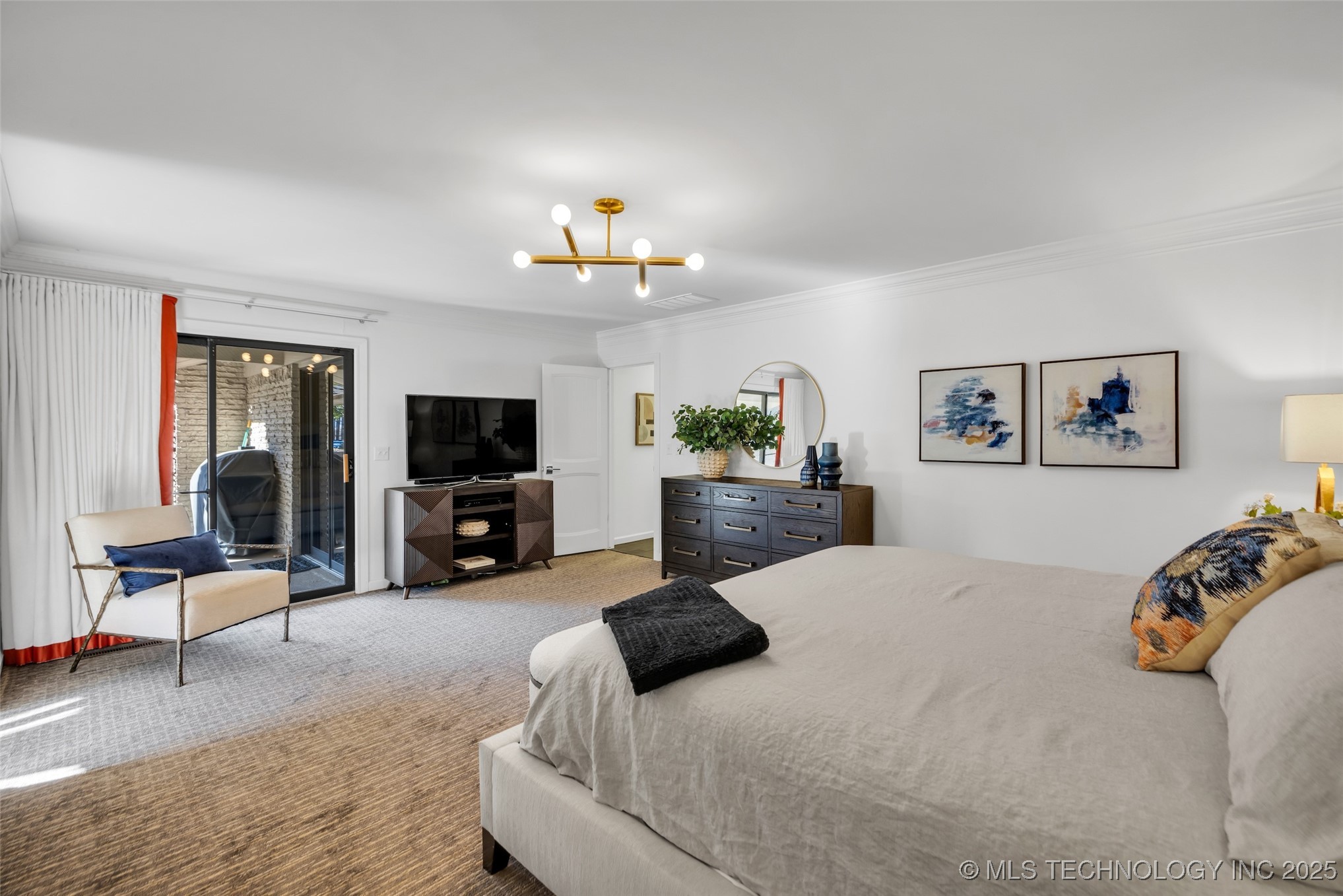 6129 S Knoxville Avenue