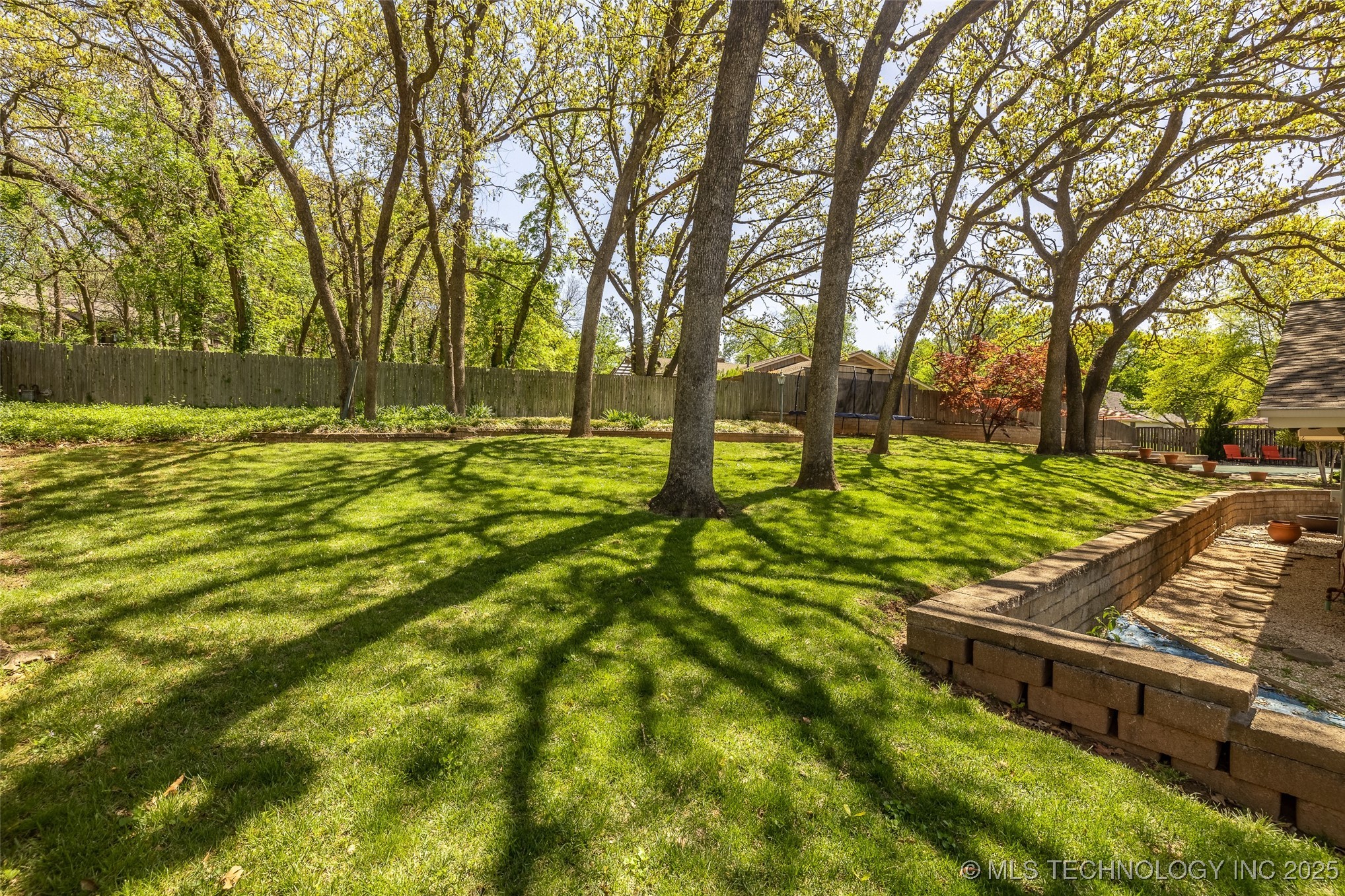 6129 S Knoxville Avenue