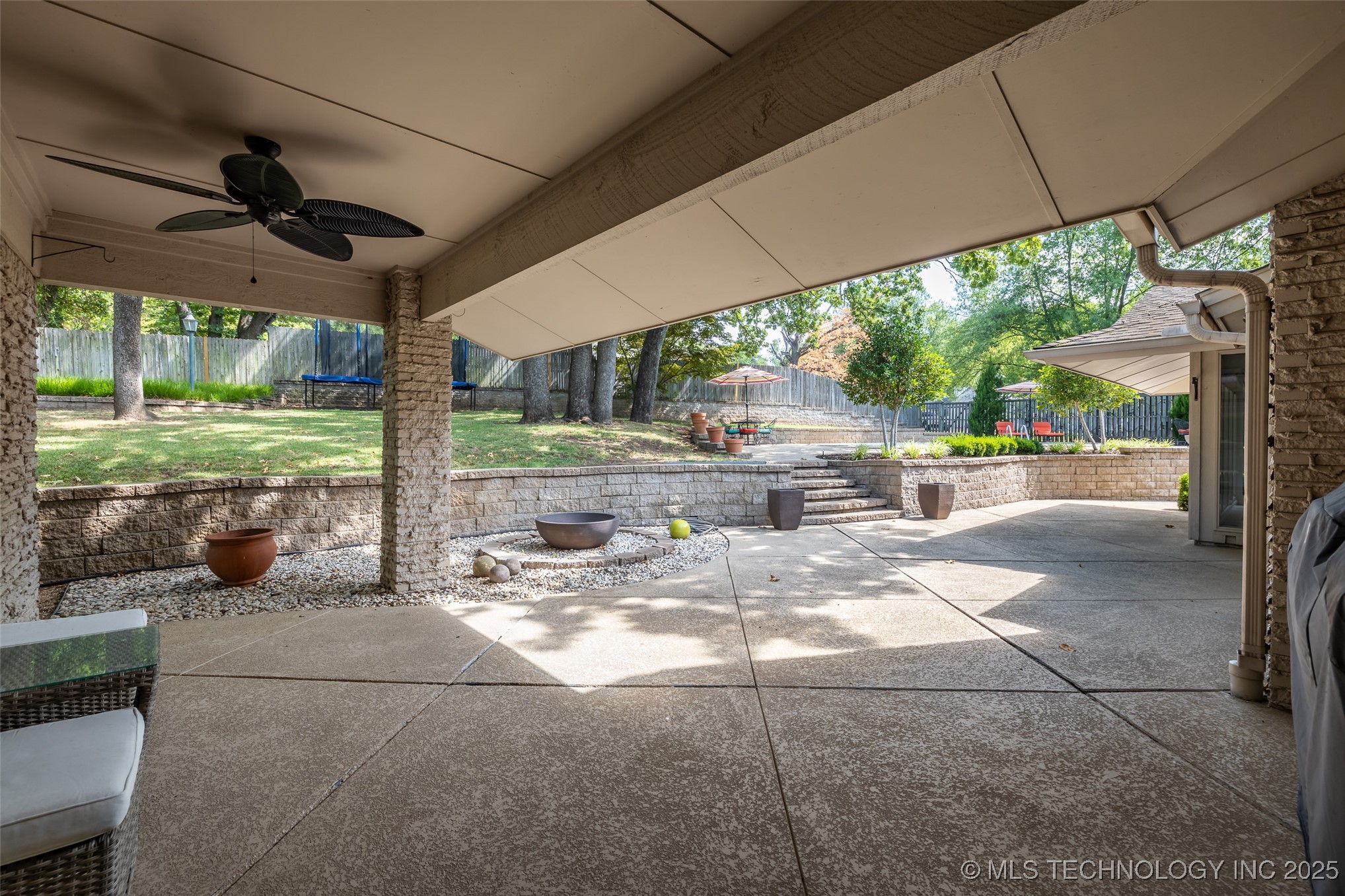 6129 S Knoxville Avenue