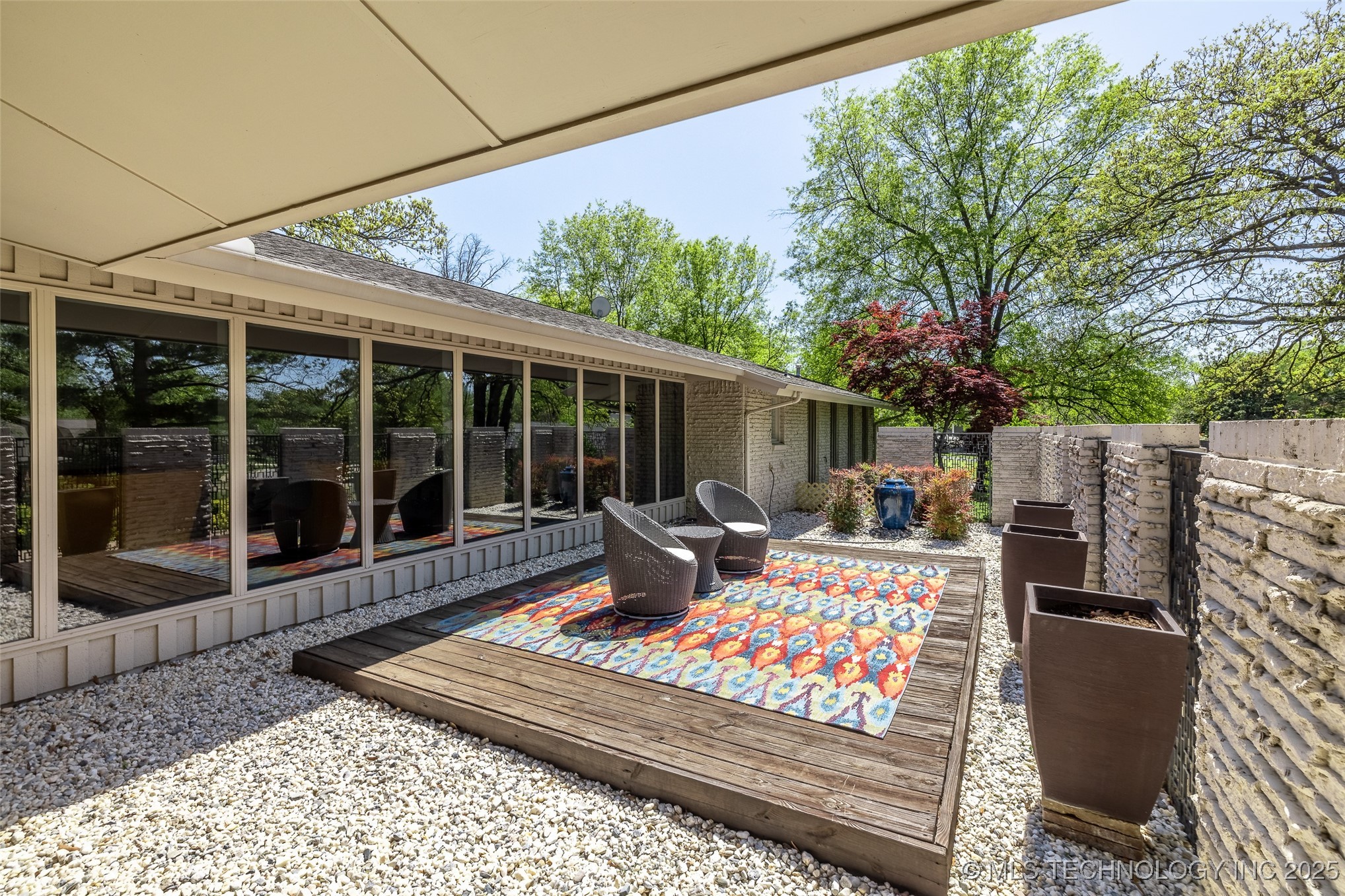 6129 S Knoxville Avenue