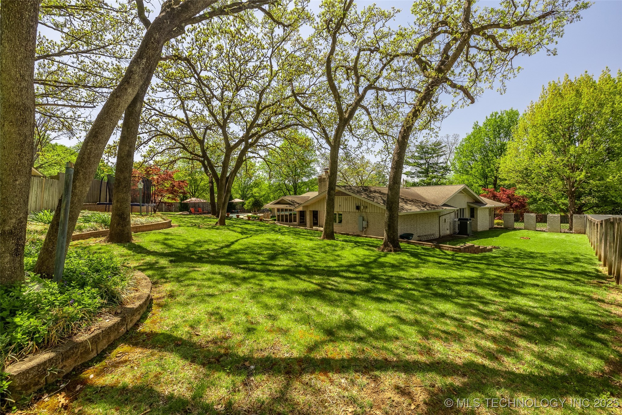 6129 S Knoxville Avenue