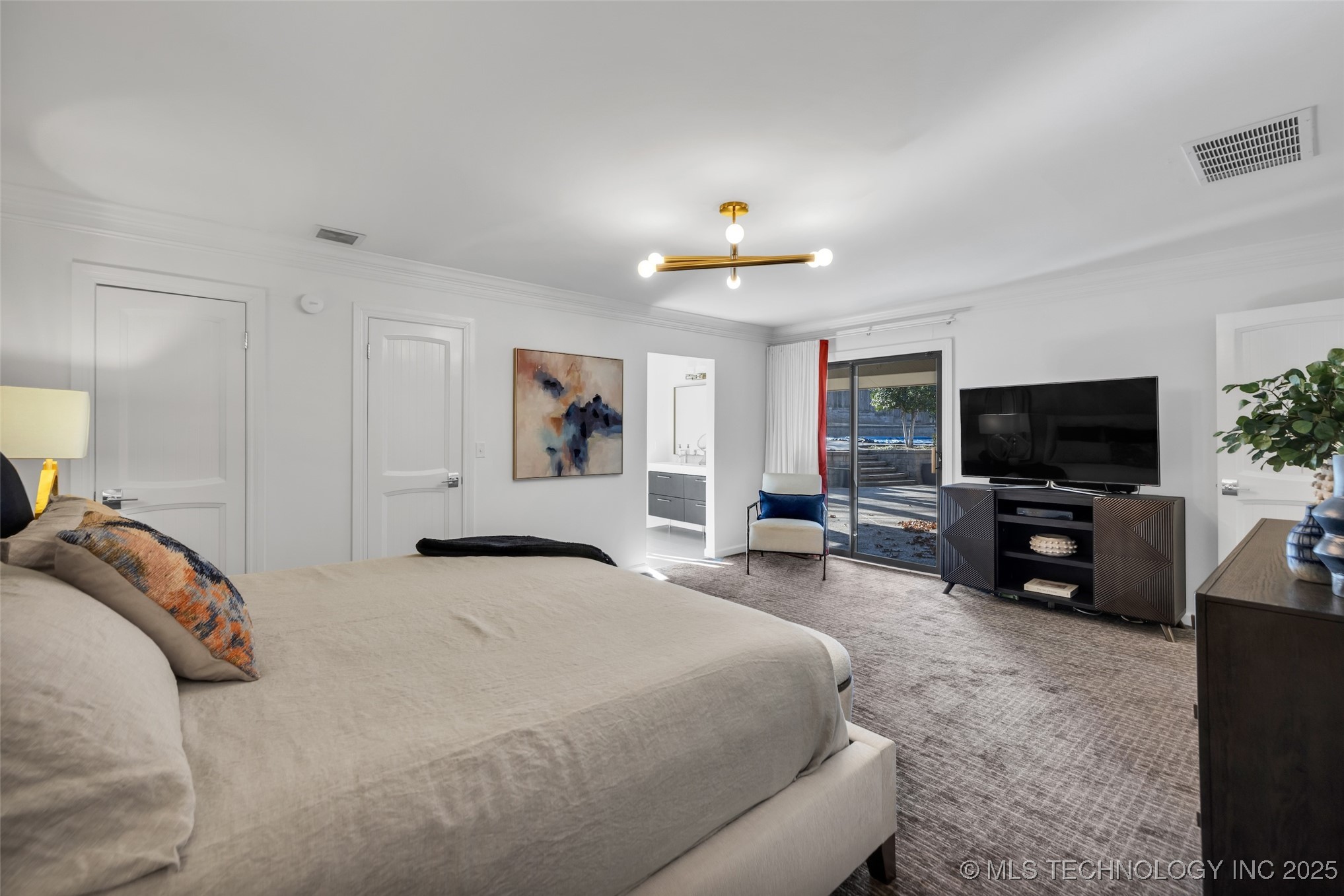 6129 S Knoxville Avenue