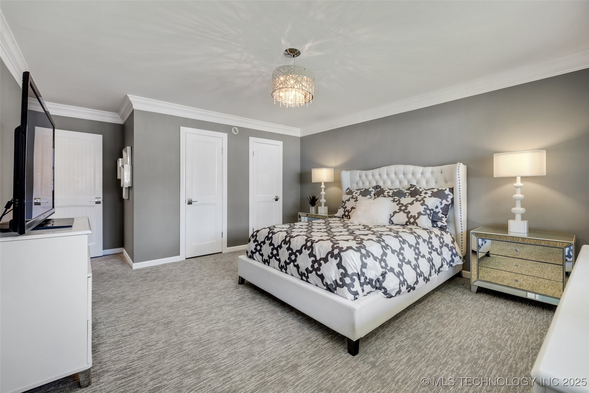 6129 S Knoxville Avenue