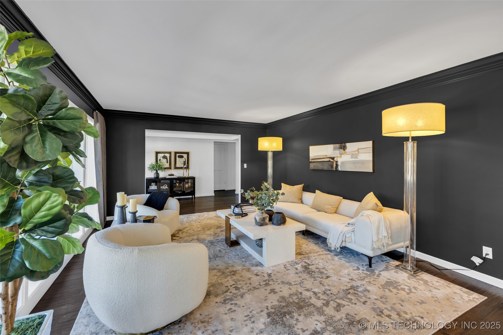 6129 S Knoxville Avenue