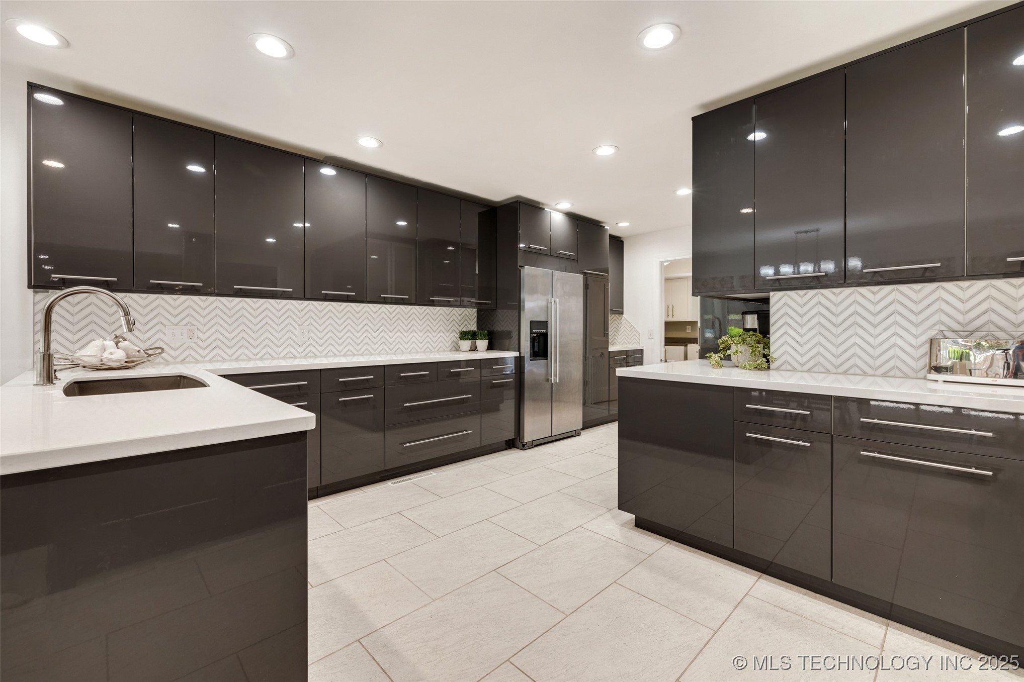 6129 S Knoxville Avenue