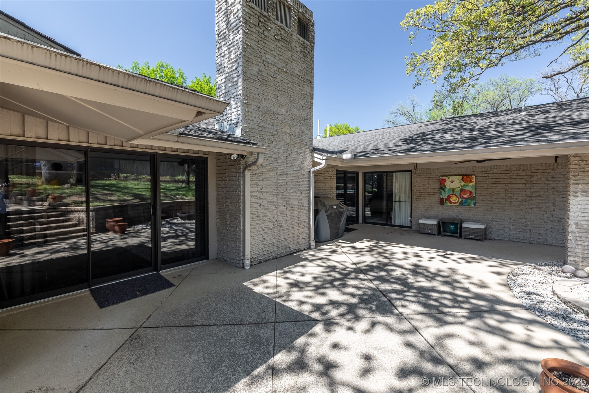 6129 S Knoxville Avenue