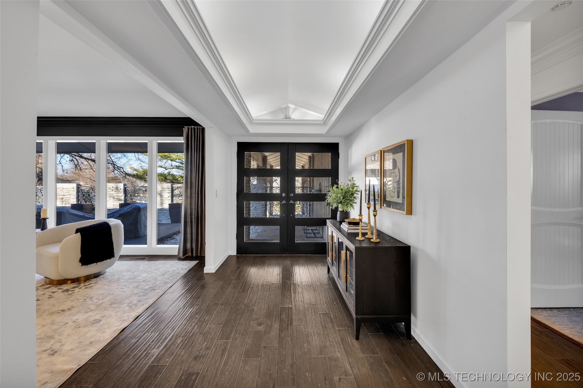 6129 S Knoxville Avenue