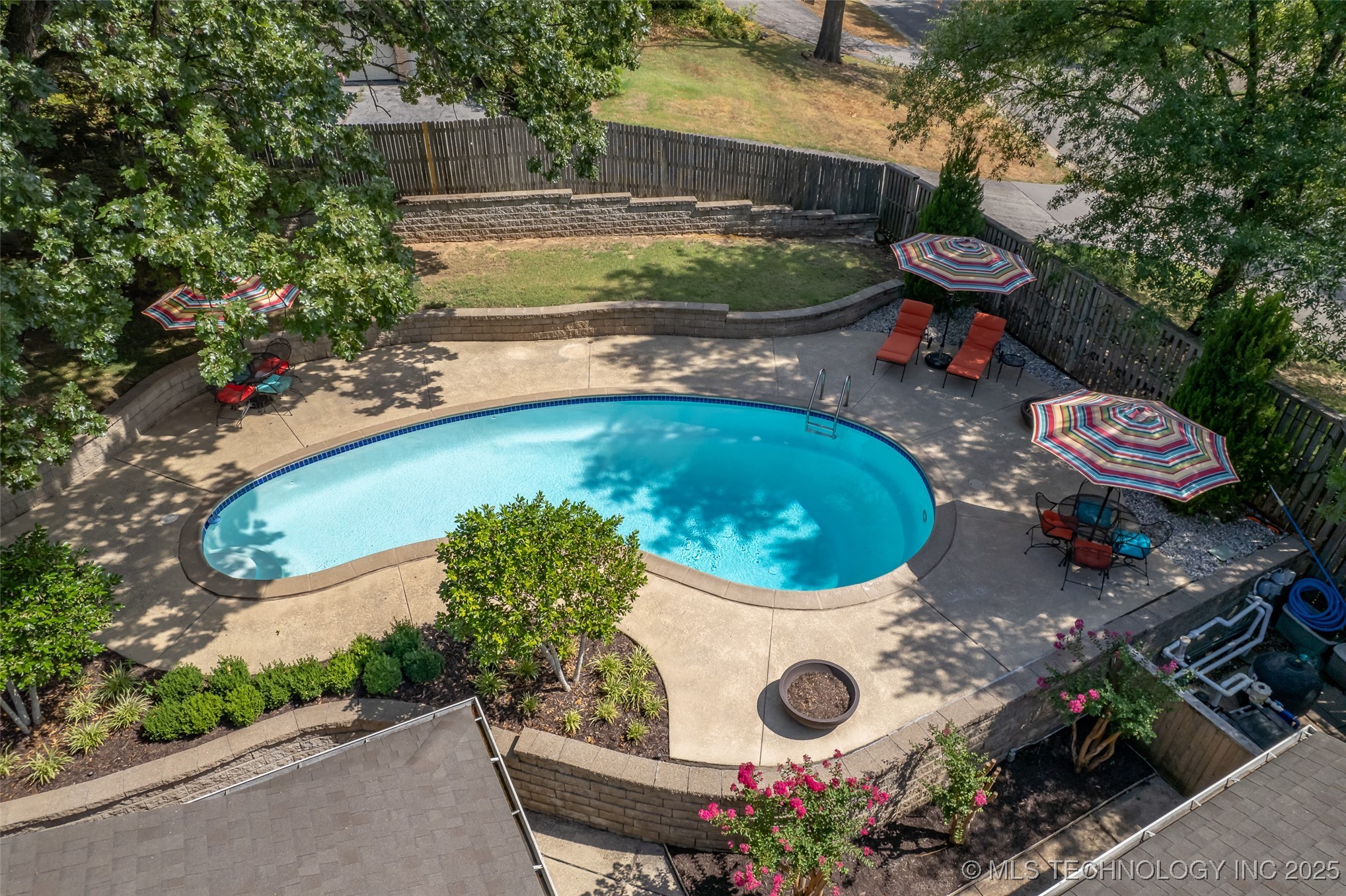 6129 S Knoxville Avenue