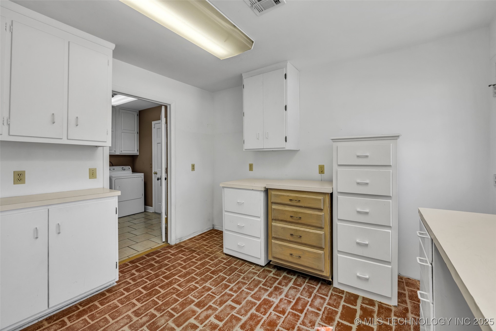 2835 E 47th Street