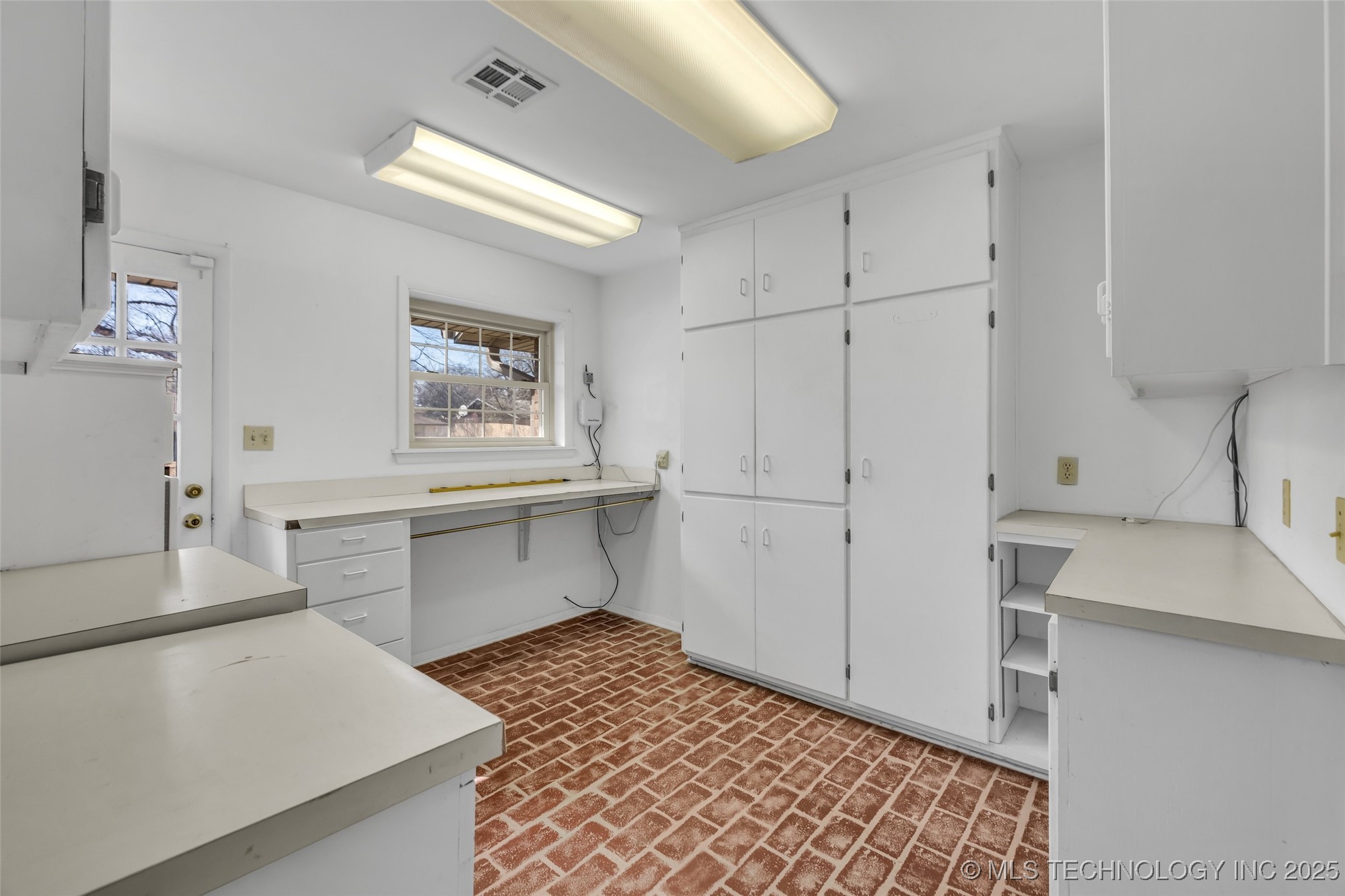 2835 E 47th Street