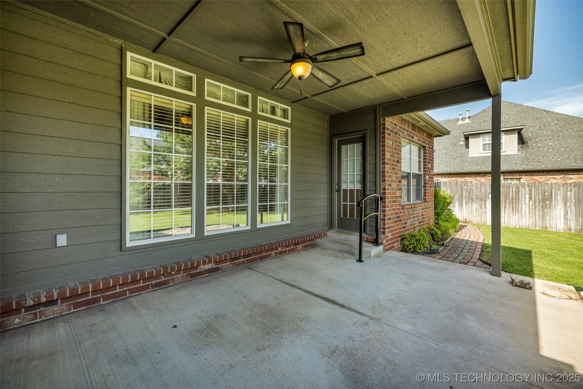 9063 E 118th Place