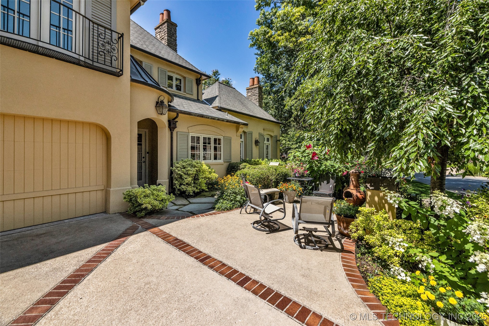 9805 S Vandalia Avenue