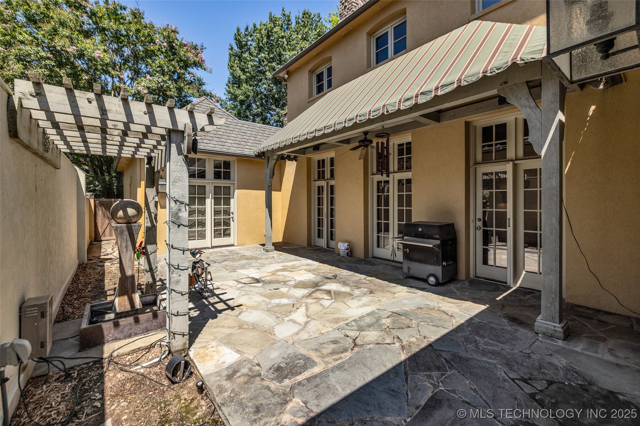 9805 S Vandalia Avenue