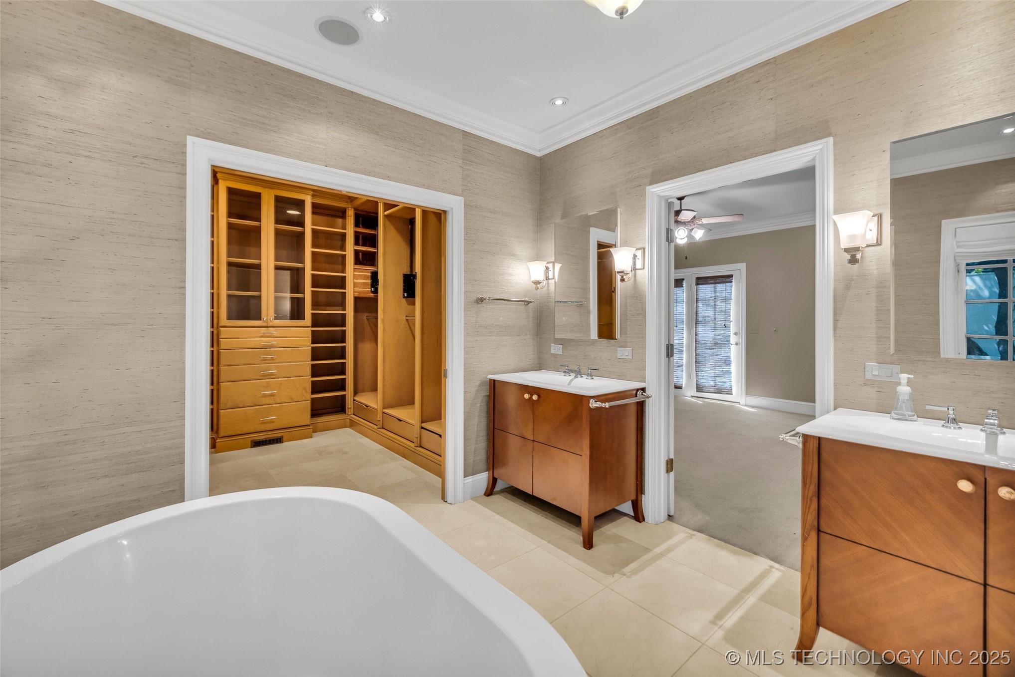 9805 S Vandalia Avenue