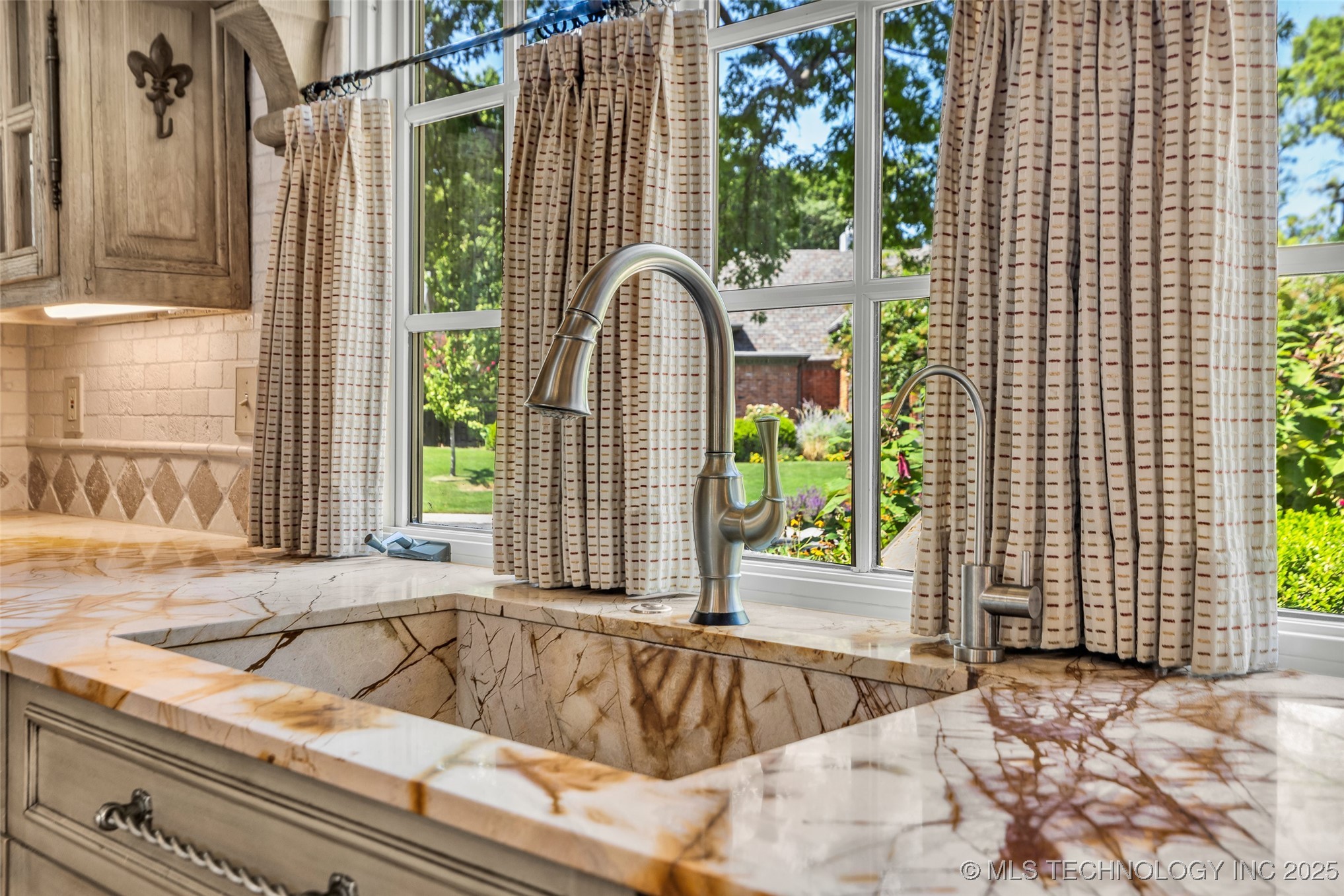 9805 S Vandalia Avenue